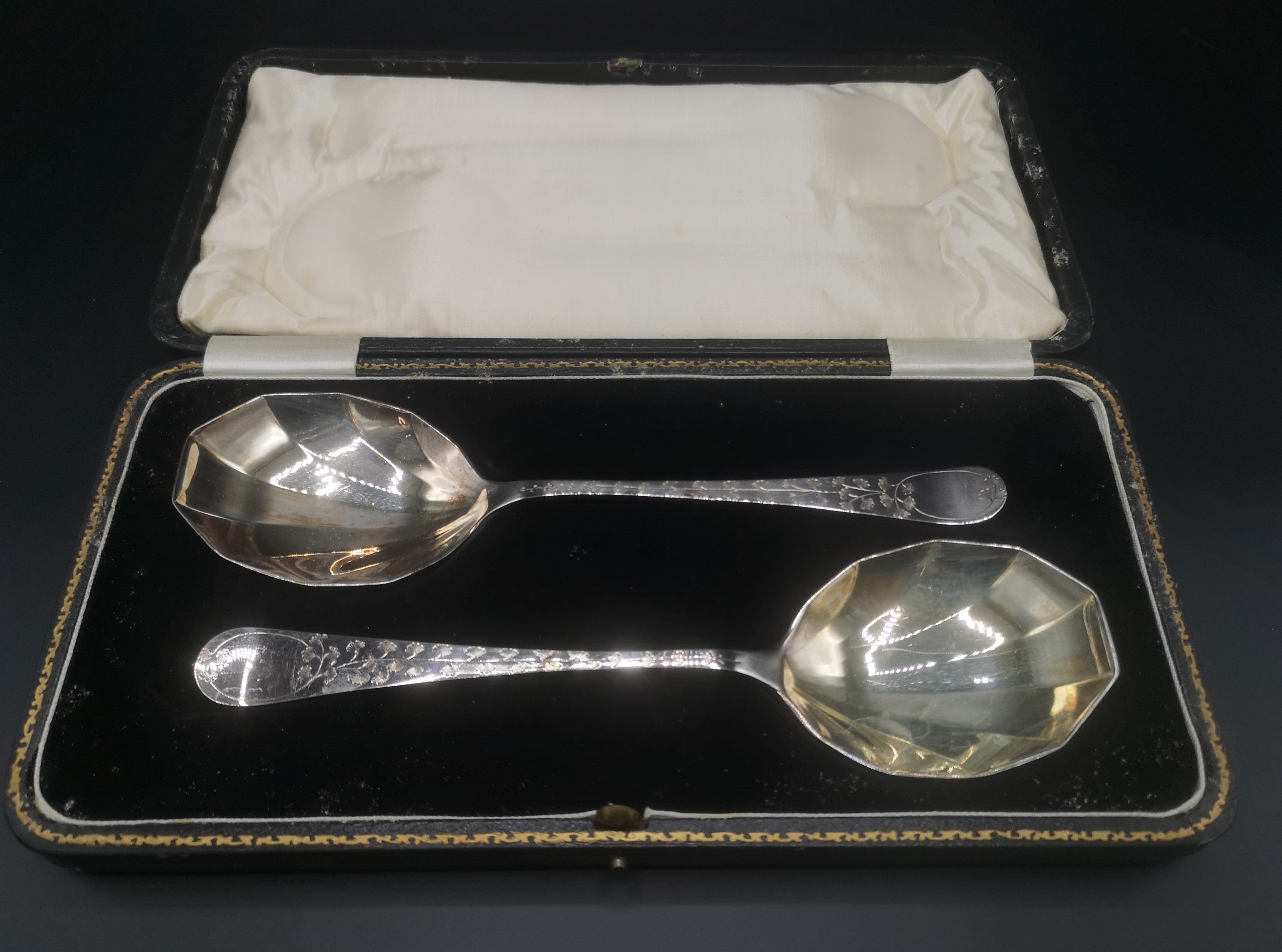 Twelve silver and white metal souvenir spoons - Image 2 of 9