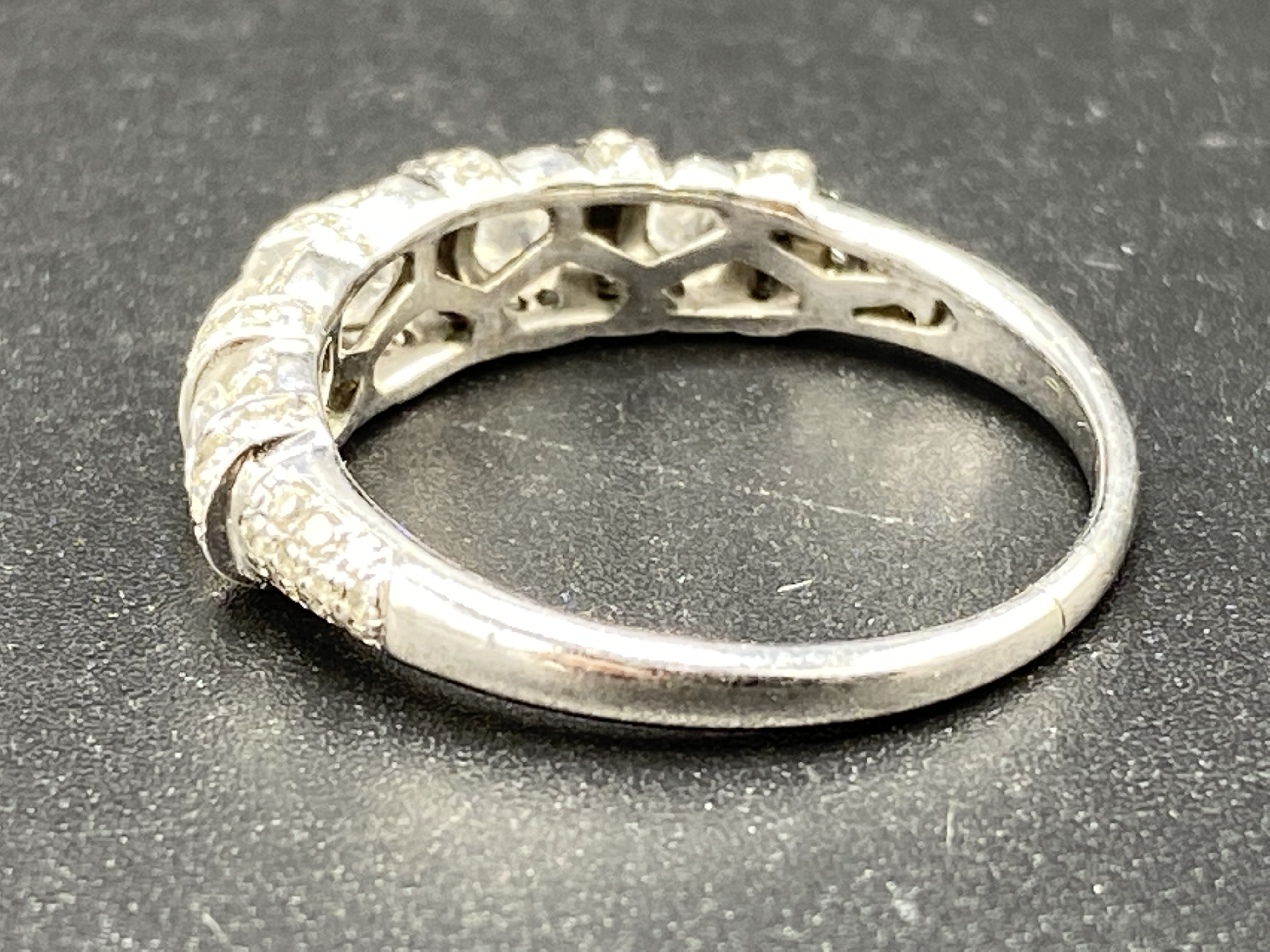 White gold ring set with five diamonds - Image 3 of 5