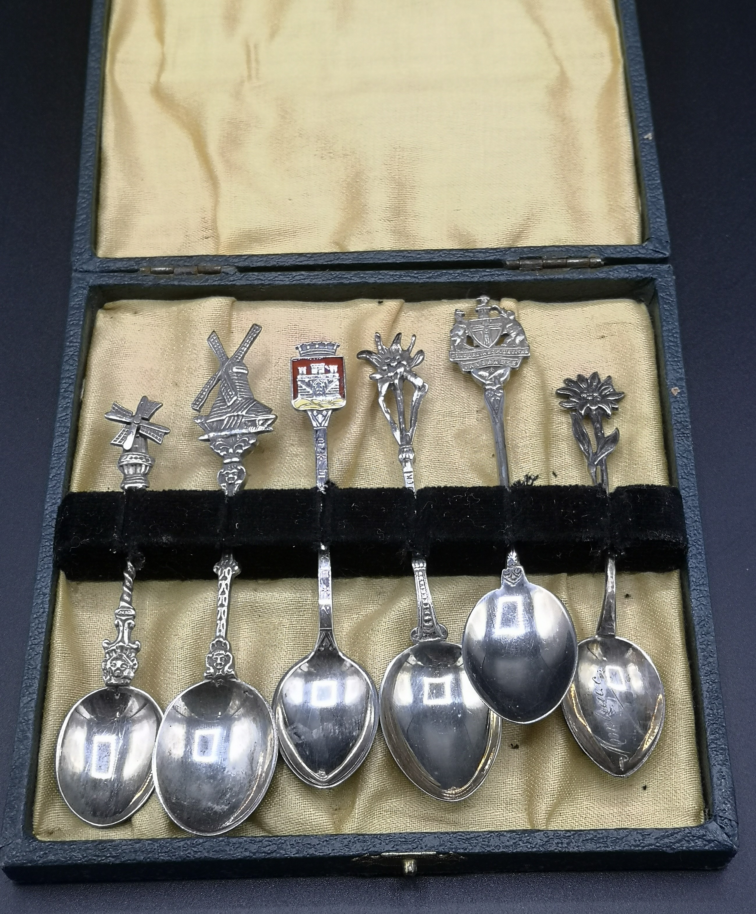 Twelve silver and white metal souvenir spoons - Image 7 of 9