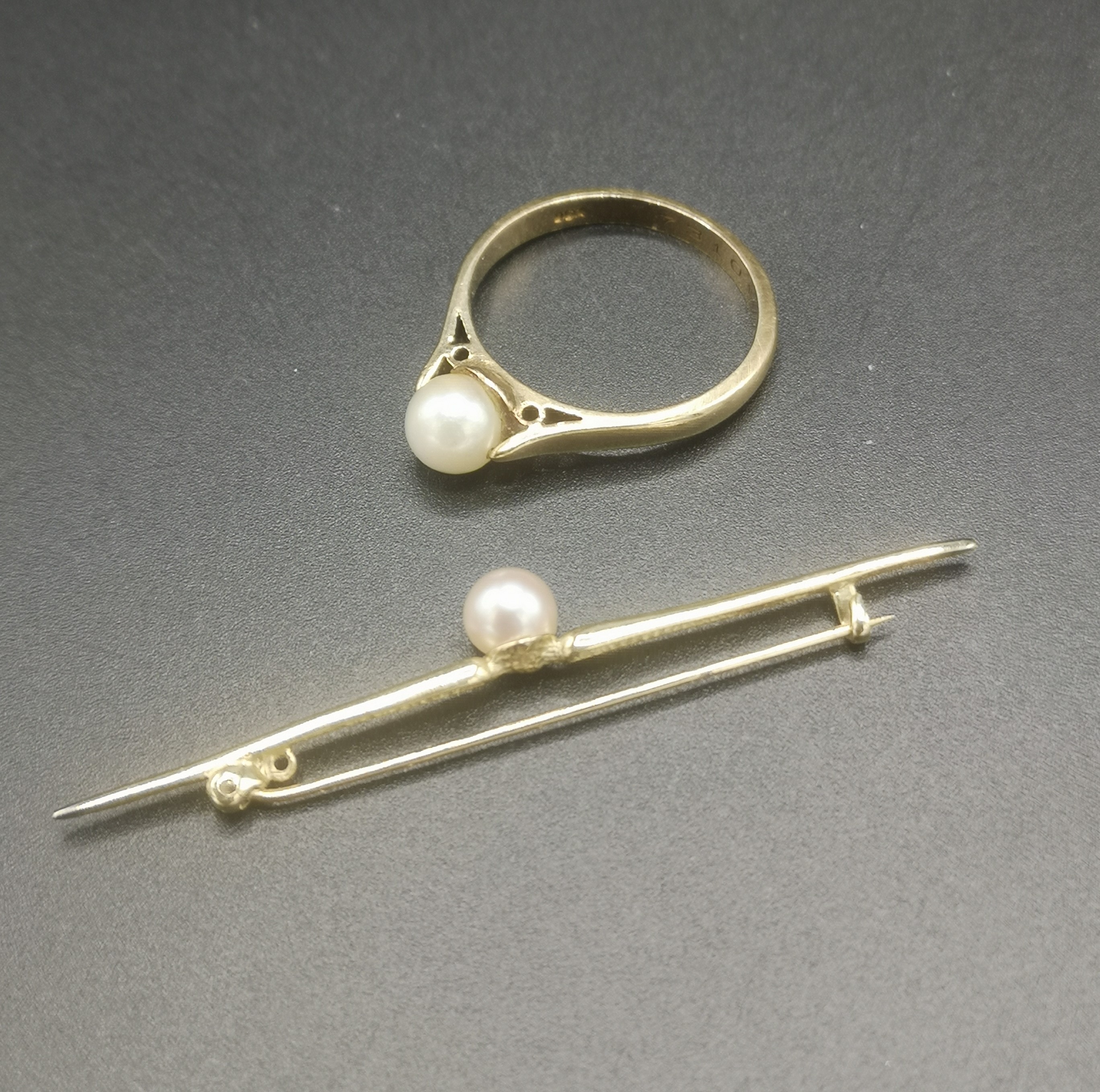 9ct gold and pearl ring together with a 9ct gold and pearl brooch - Image 3 of 7