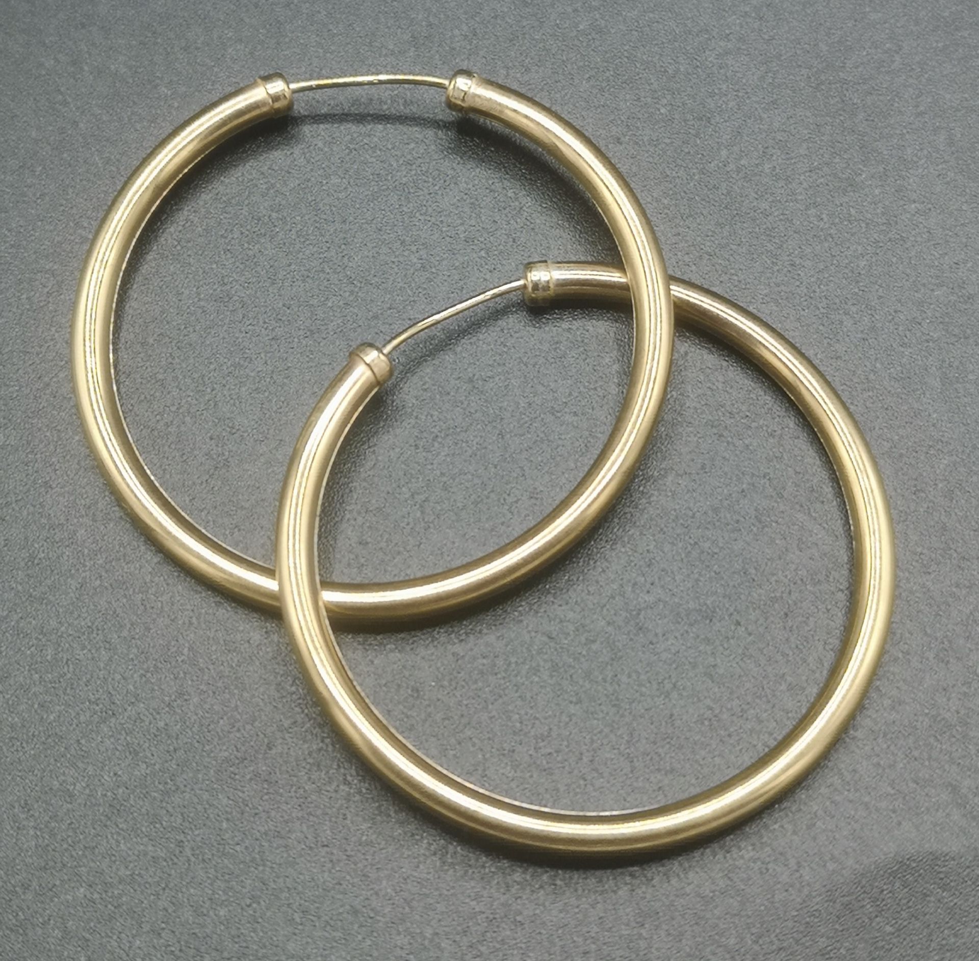 Pair of 9ct gold hoop earrings - Image 3 of 3