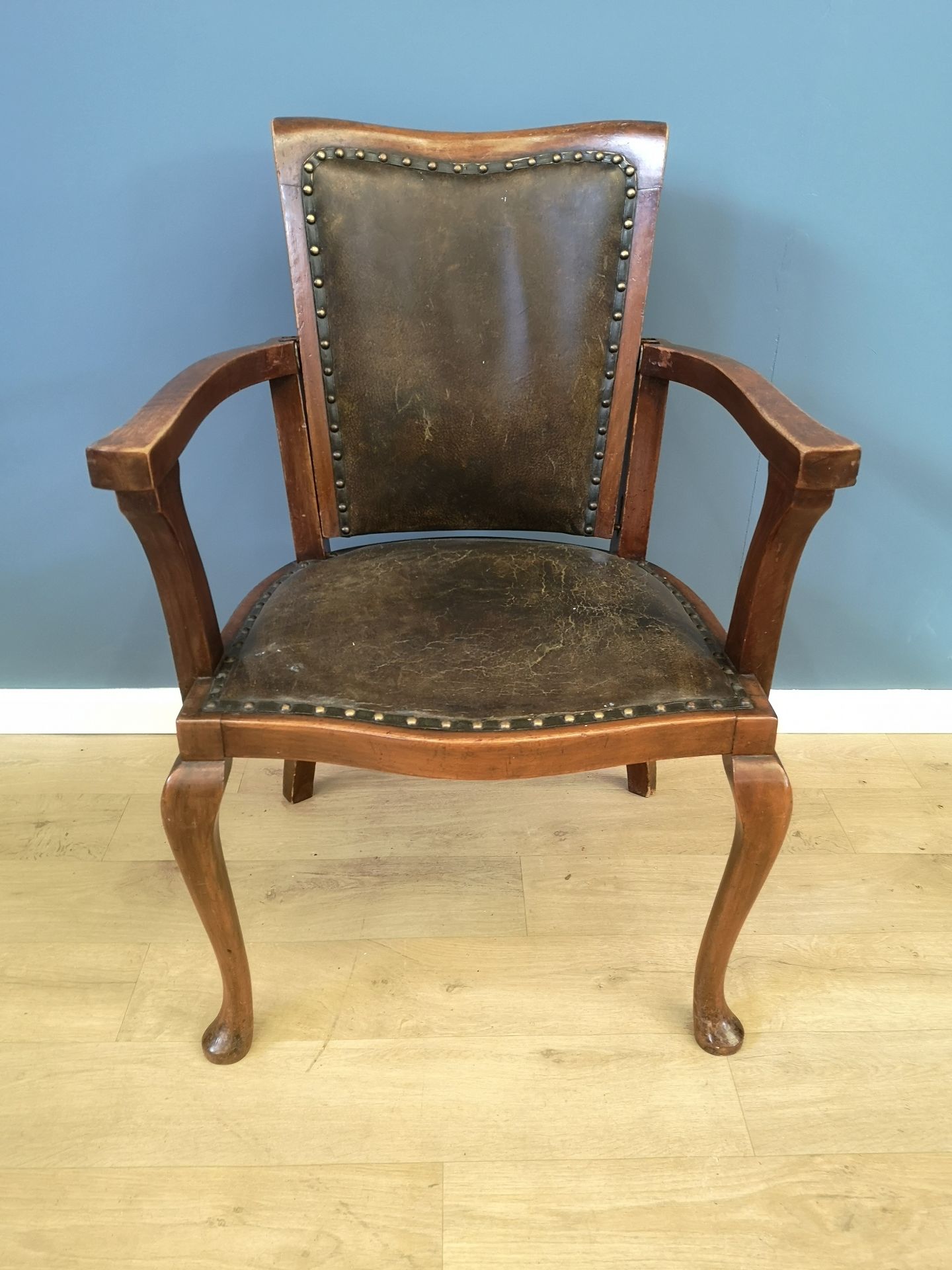 Mahogany chair with adjustable back