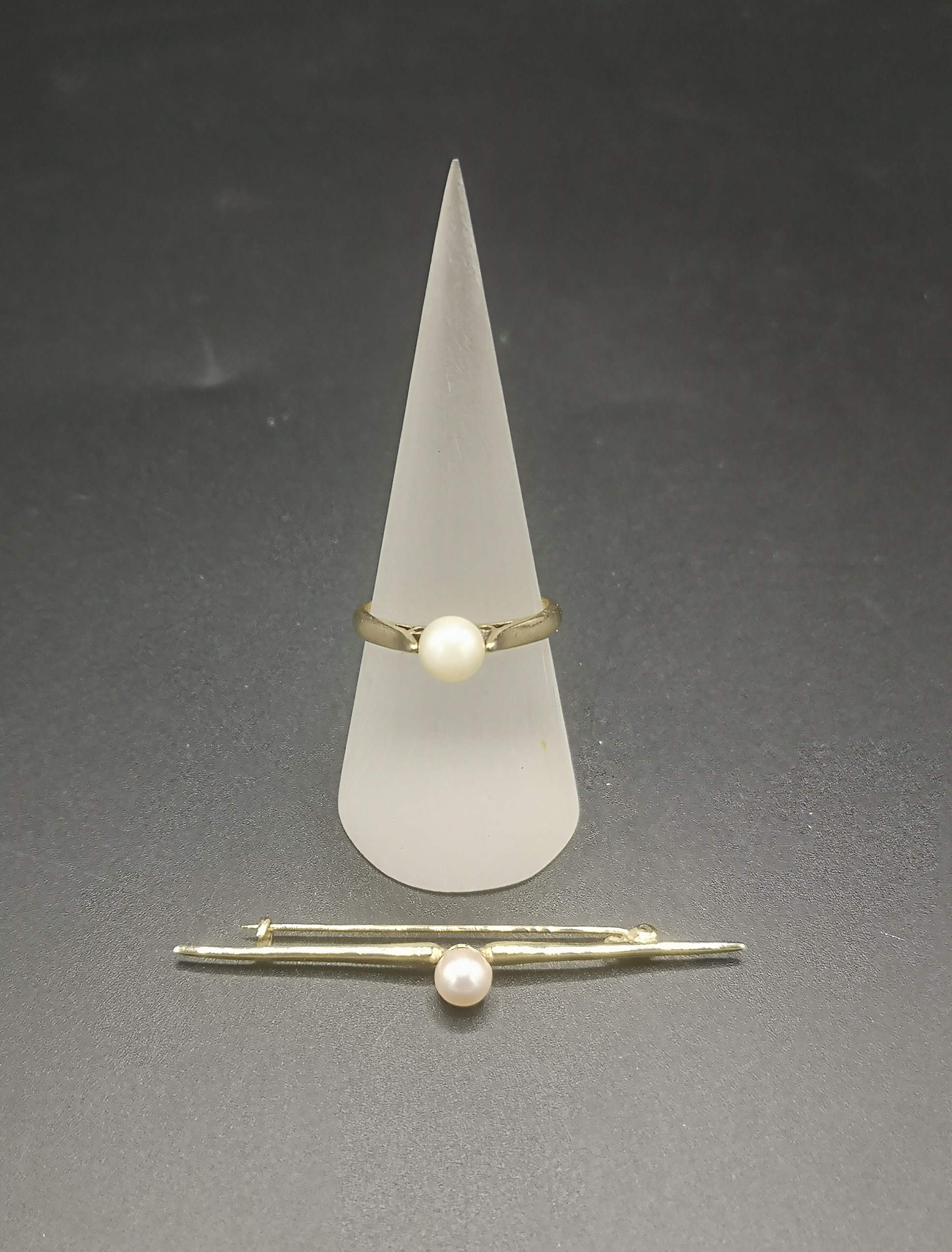9ct gold and pearl ring together with a 9ct gold and pearl brooch - Image 7 of 7