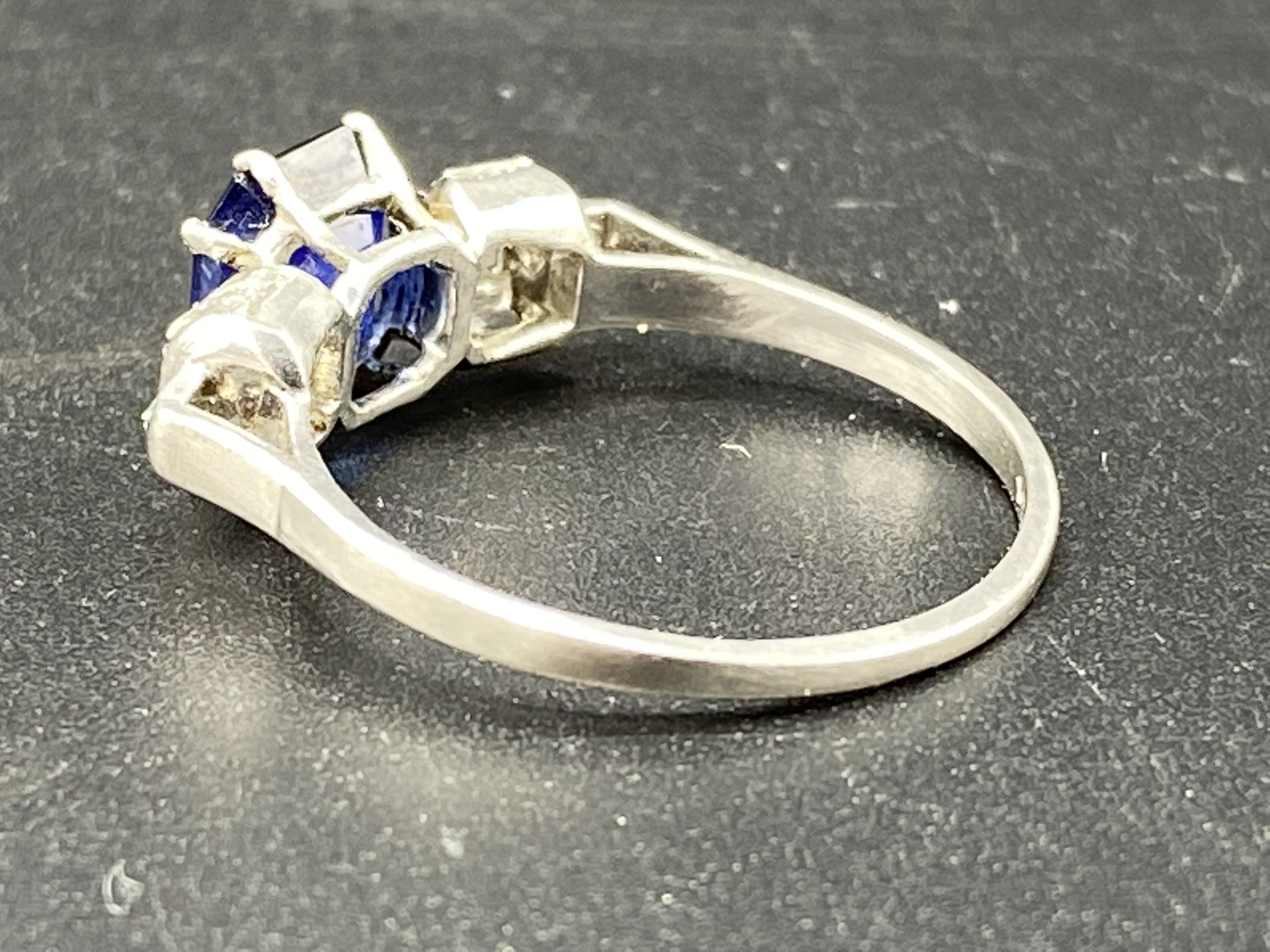 White gold, sapphire and diamond art deco style ring - Image 3 of 5