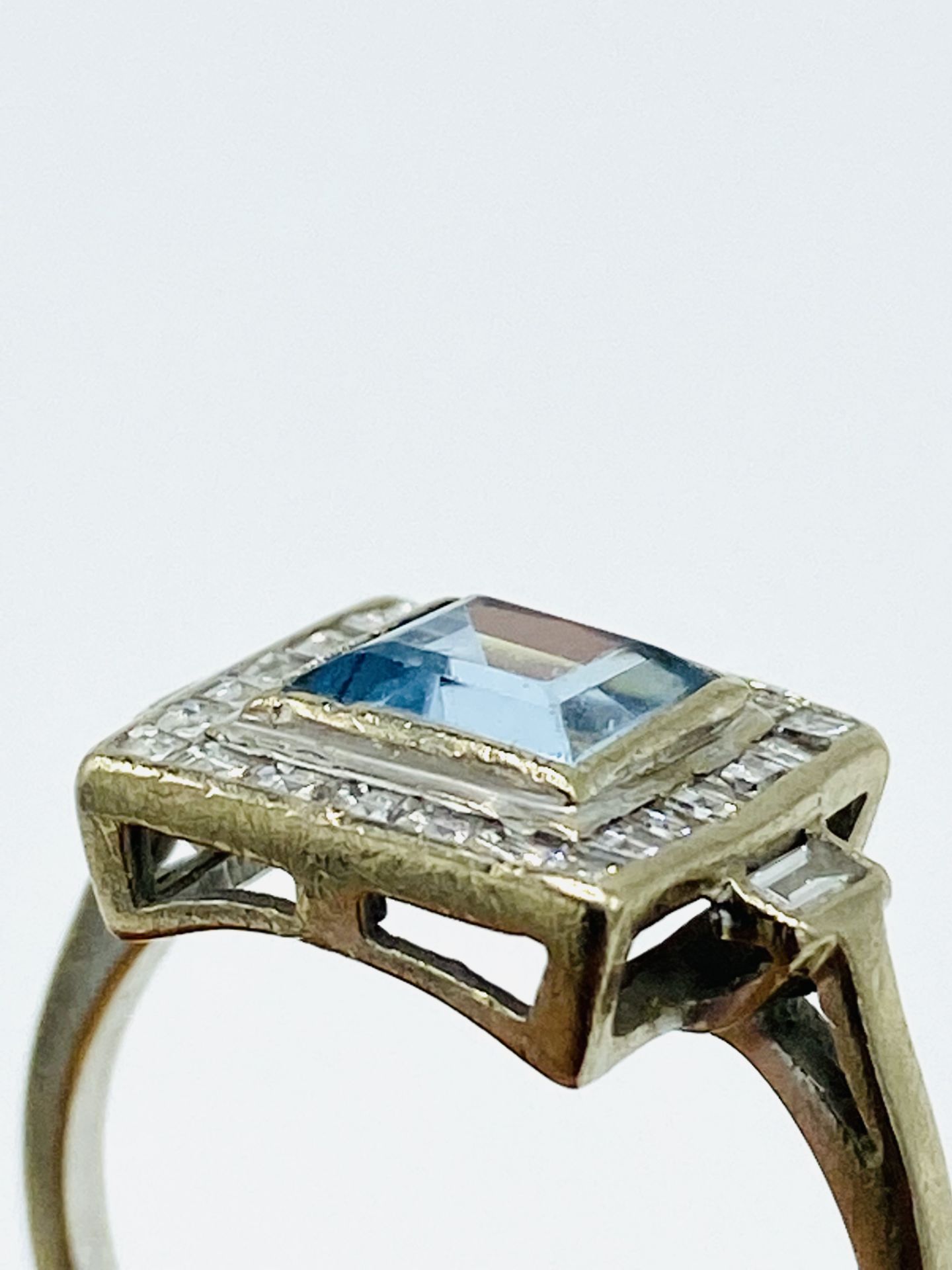 18ct Art Deco white gold, aquamarine and diamond ring - Image 2 of 5