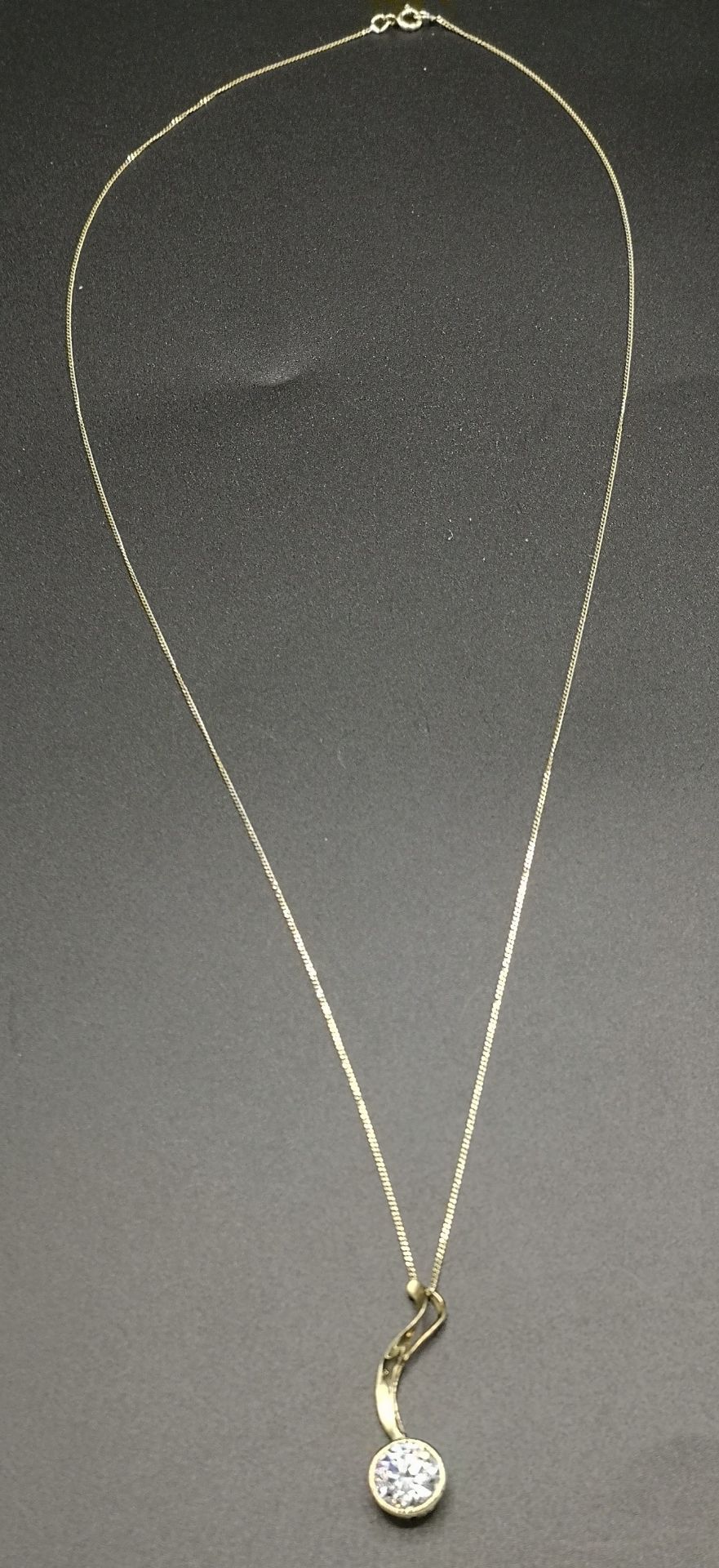 9ct gold necklace with 14ct gold pendant