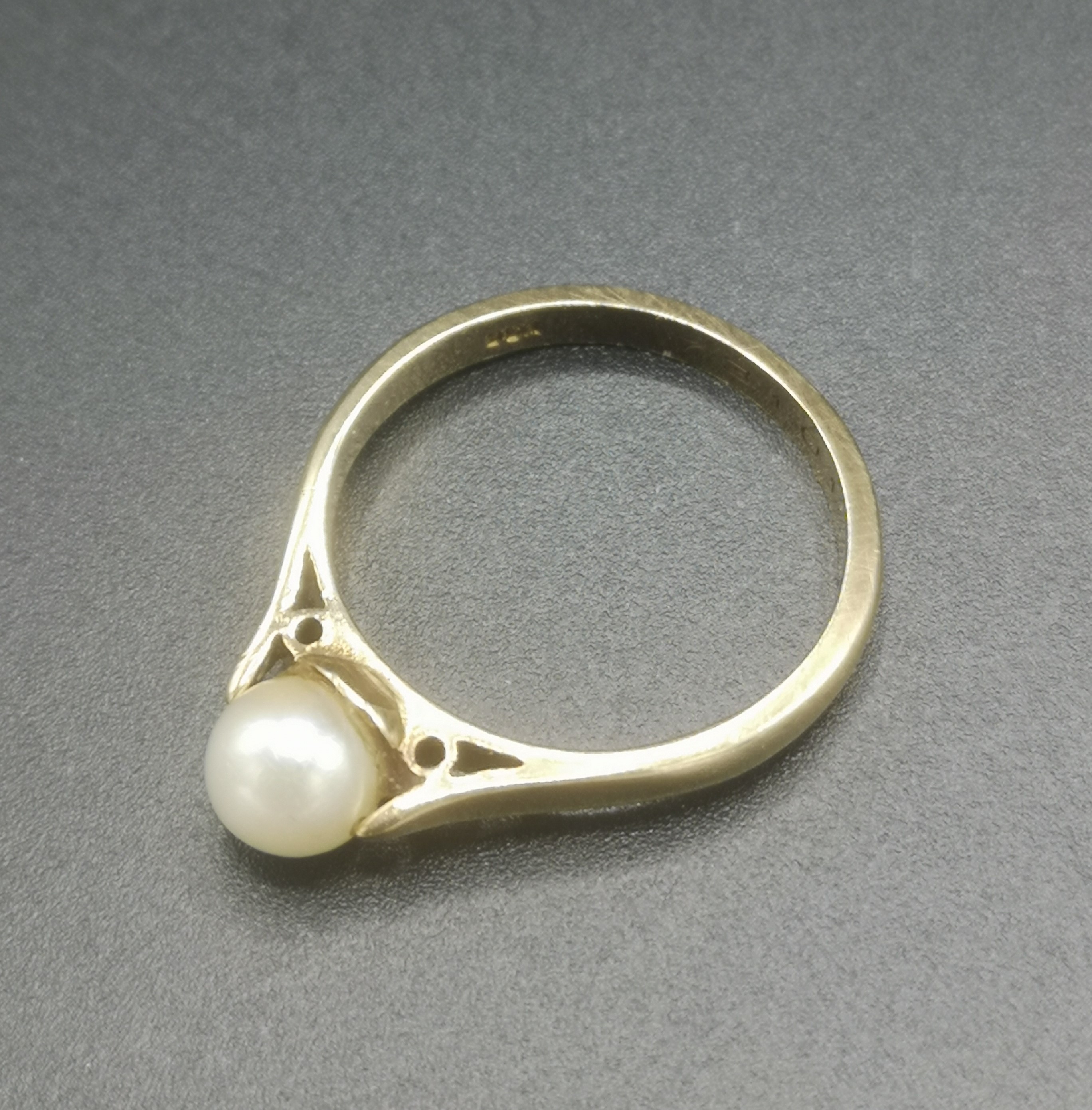 9ct gold and pearl ring together with a 9ct gold and pearl brooch - Image 4 of 7