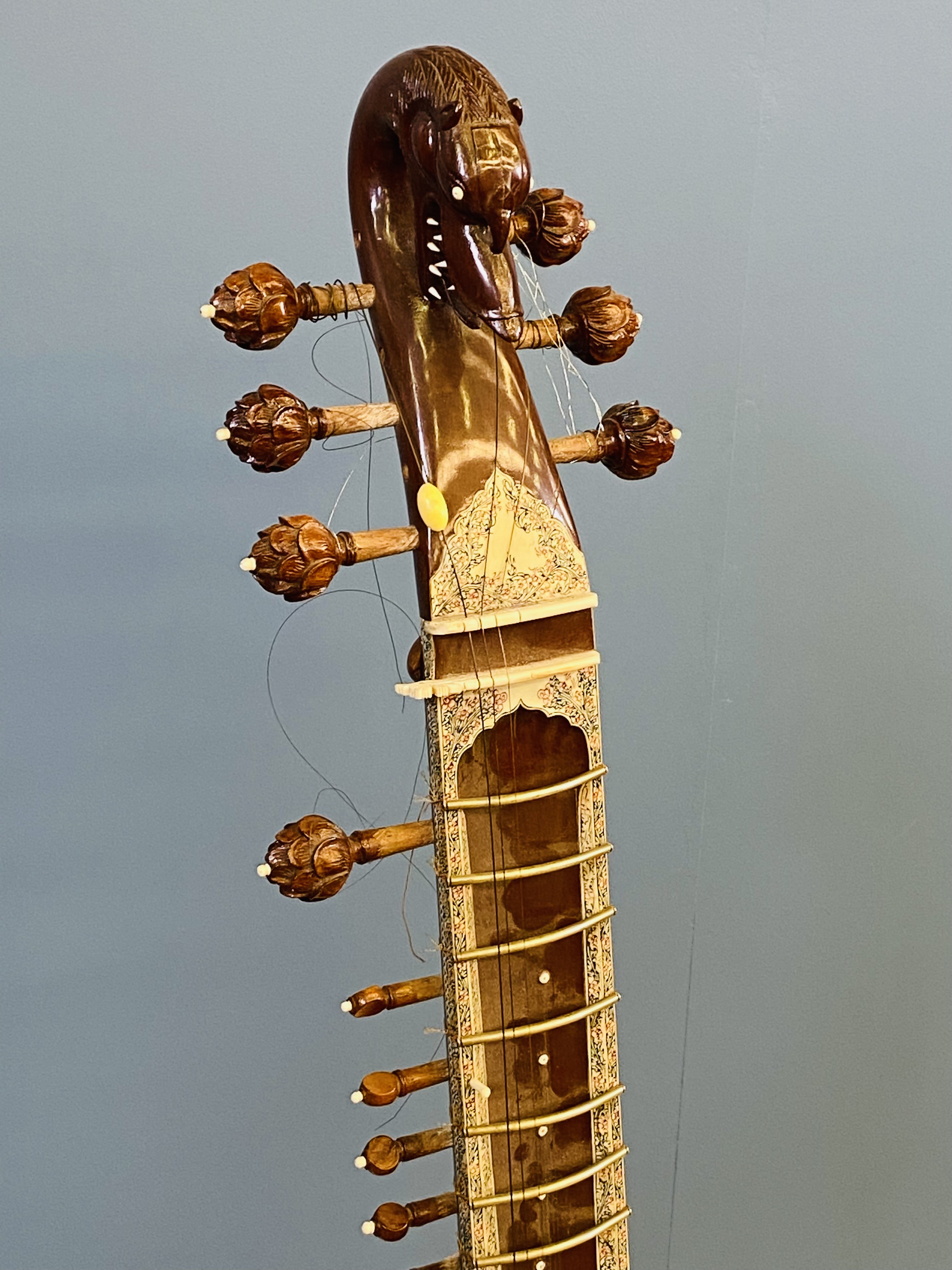 Sitar with bone detailing - Image 5 of 6