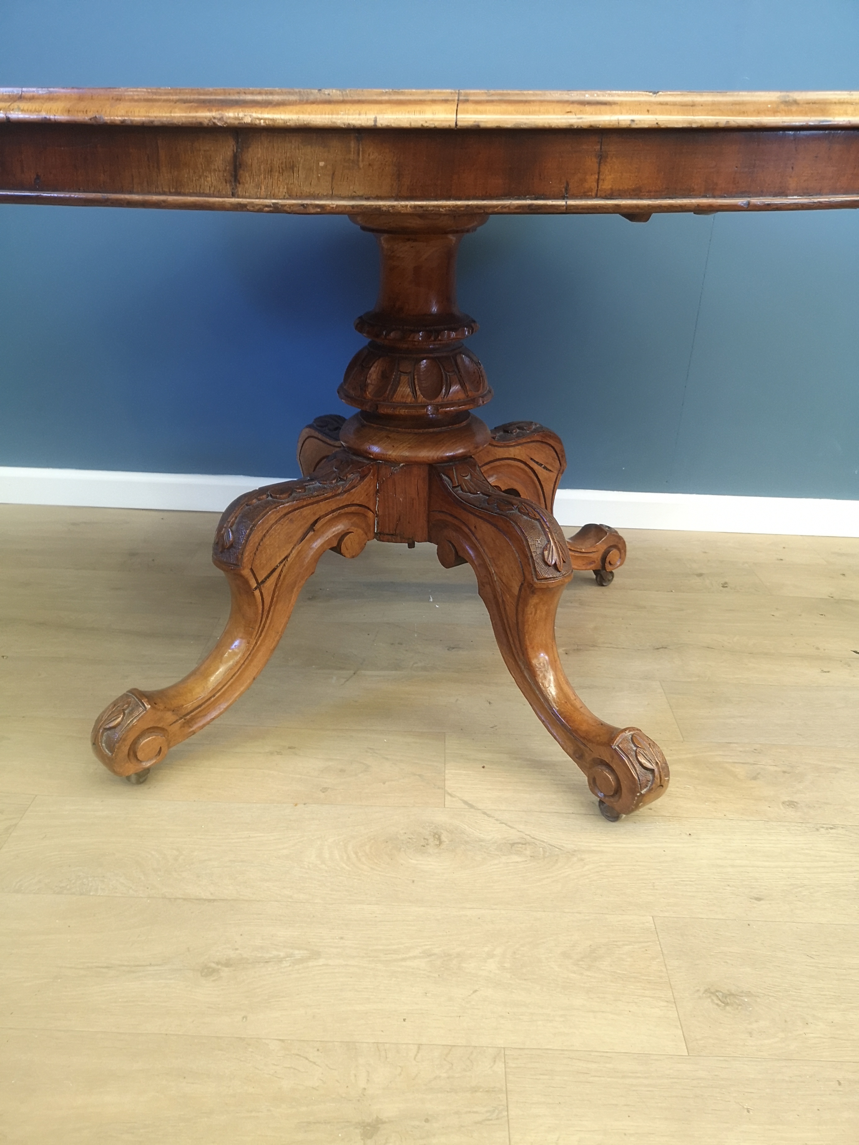 Victorian tilt top breakfast table - Image 3 of 4