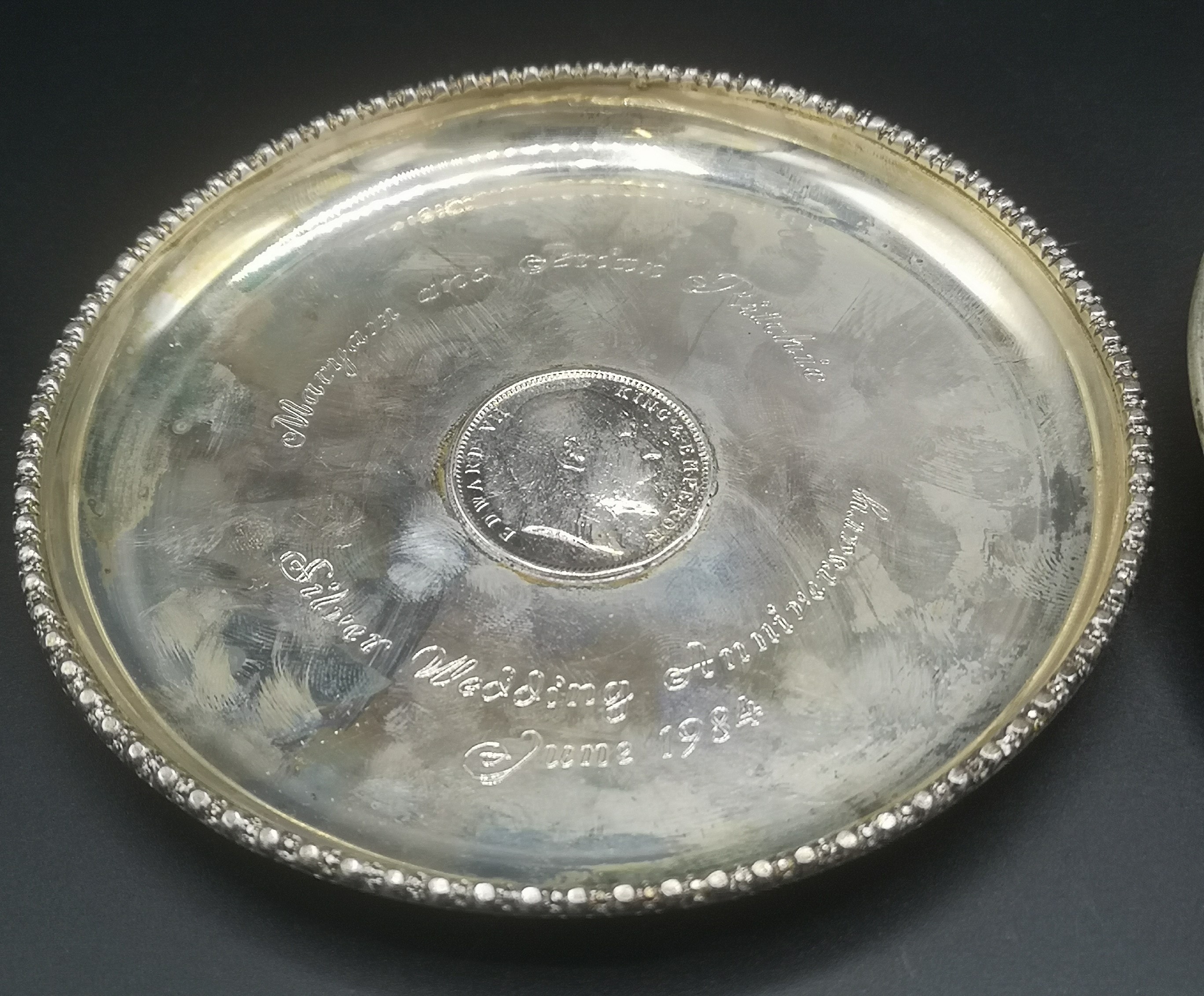 Two silver dishes with coins to centre - Image 2 of 6