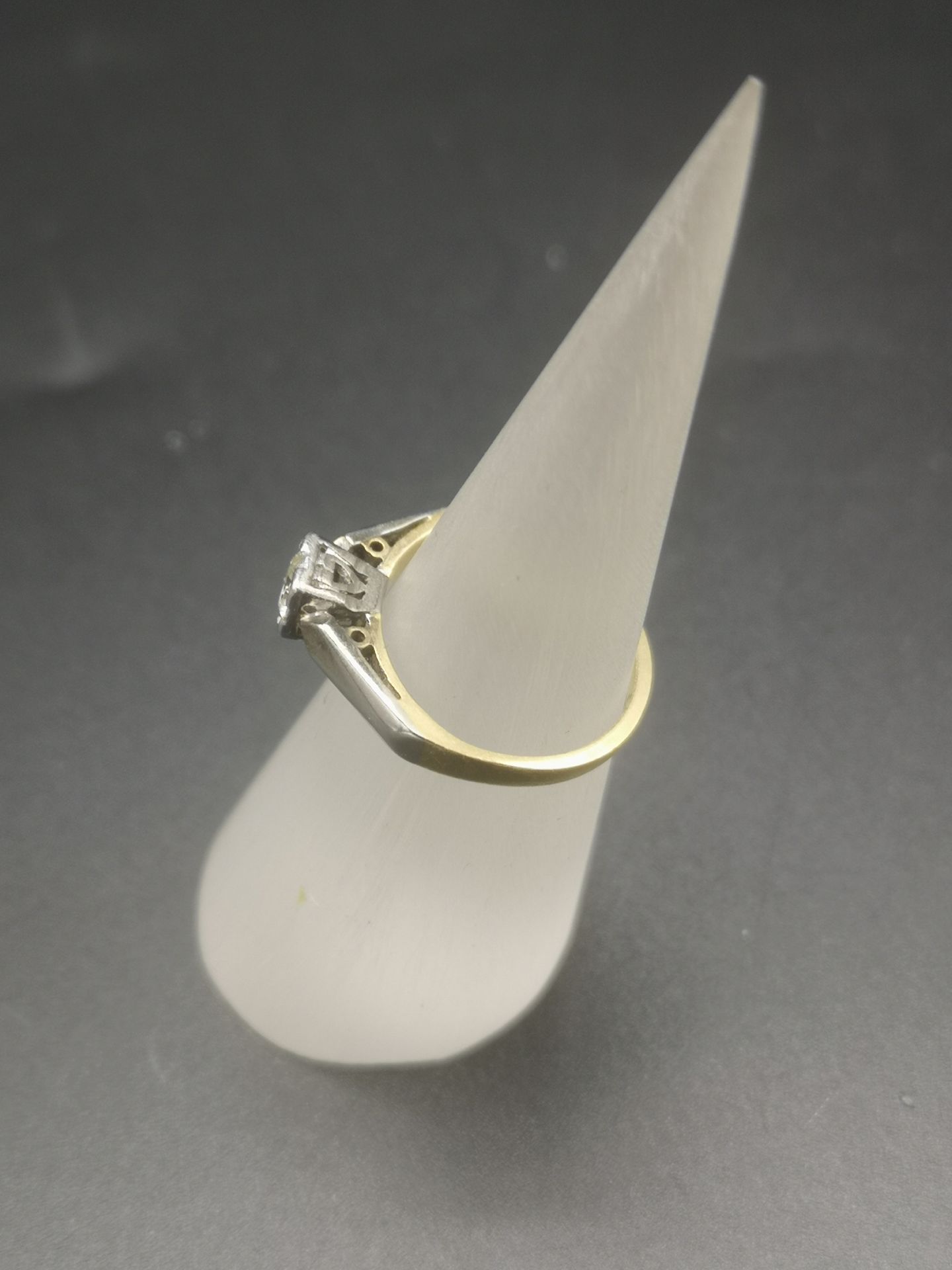 18ct gold and diamond solitaire ring - Image 3 of 5