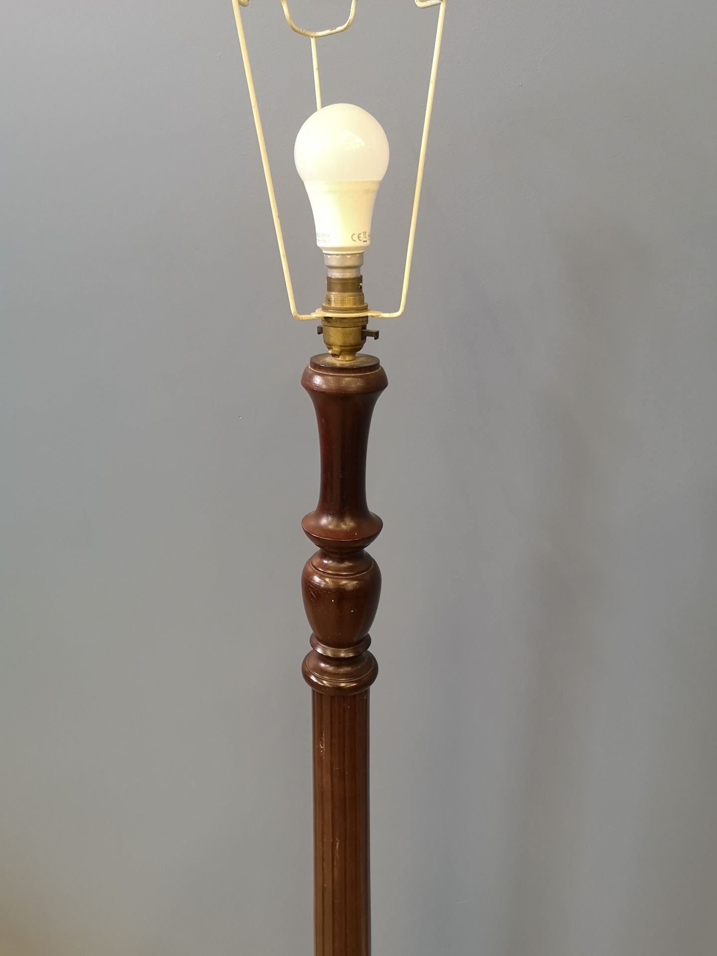 Mahogany standard lamp - Image 2 of 4