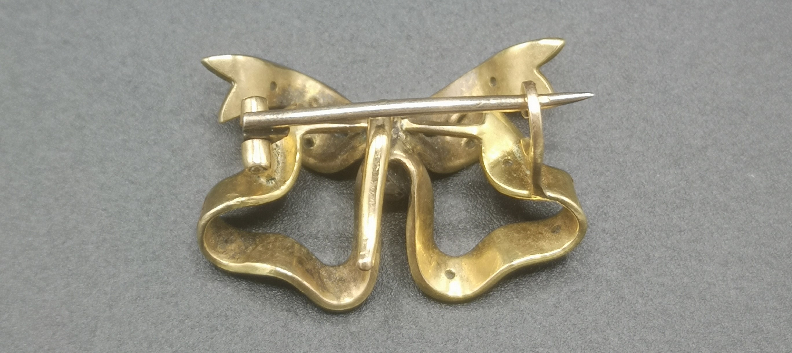 French 18ct gold ribbon brooch - Image 3 of 3