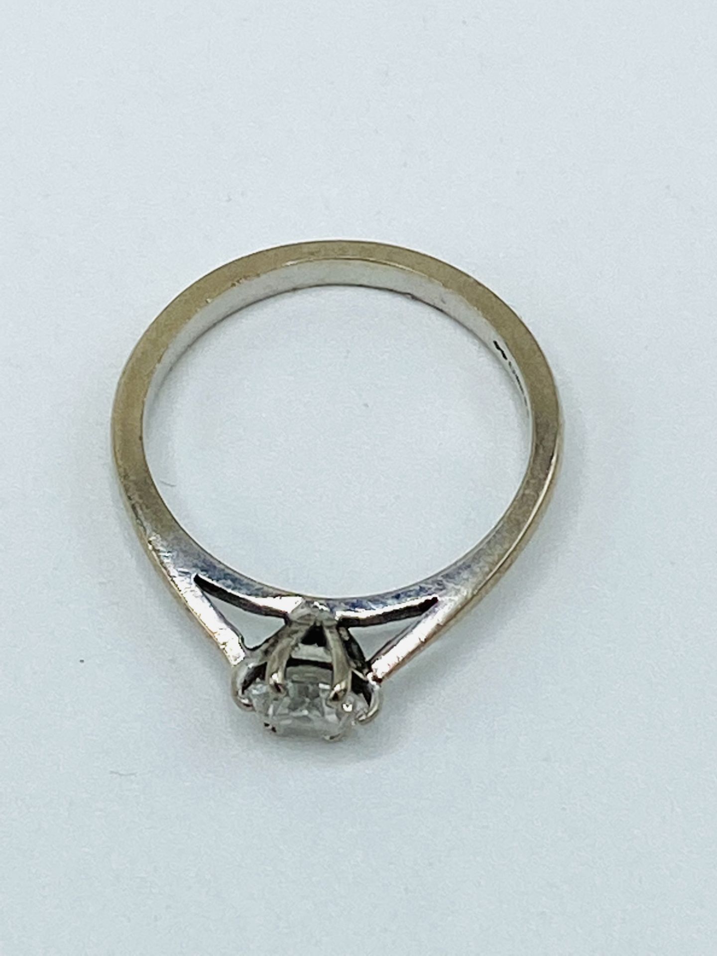 18ct white gold diamond solitaire ring - Image 2 of 5