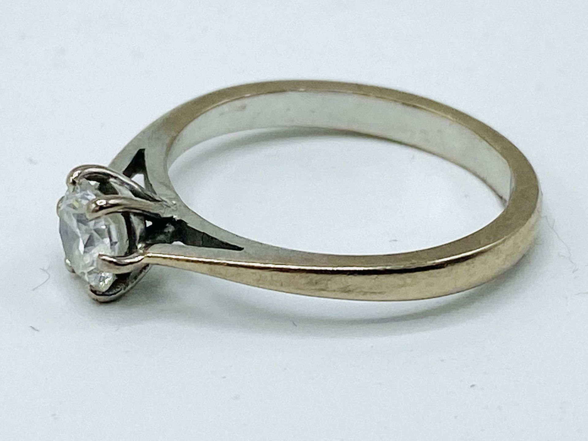 18ct white gold diamond solitaire ring - Image 4 of 5