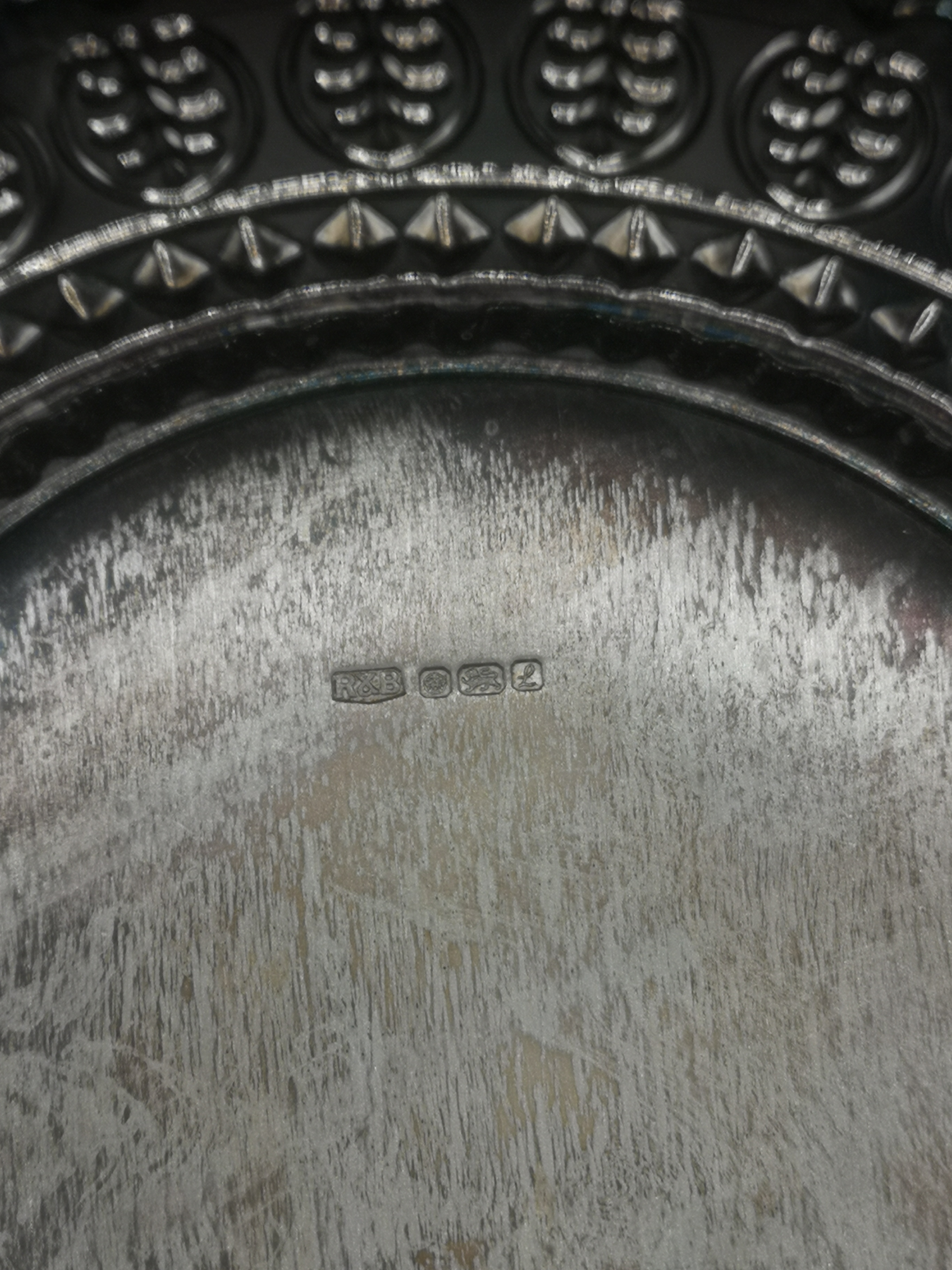 Silver dish with Omani logo to centre - Image 5 of 6