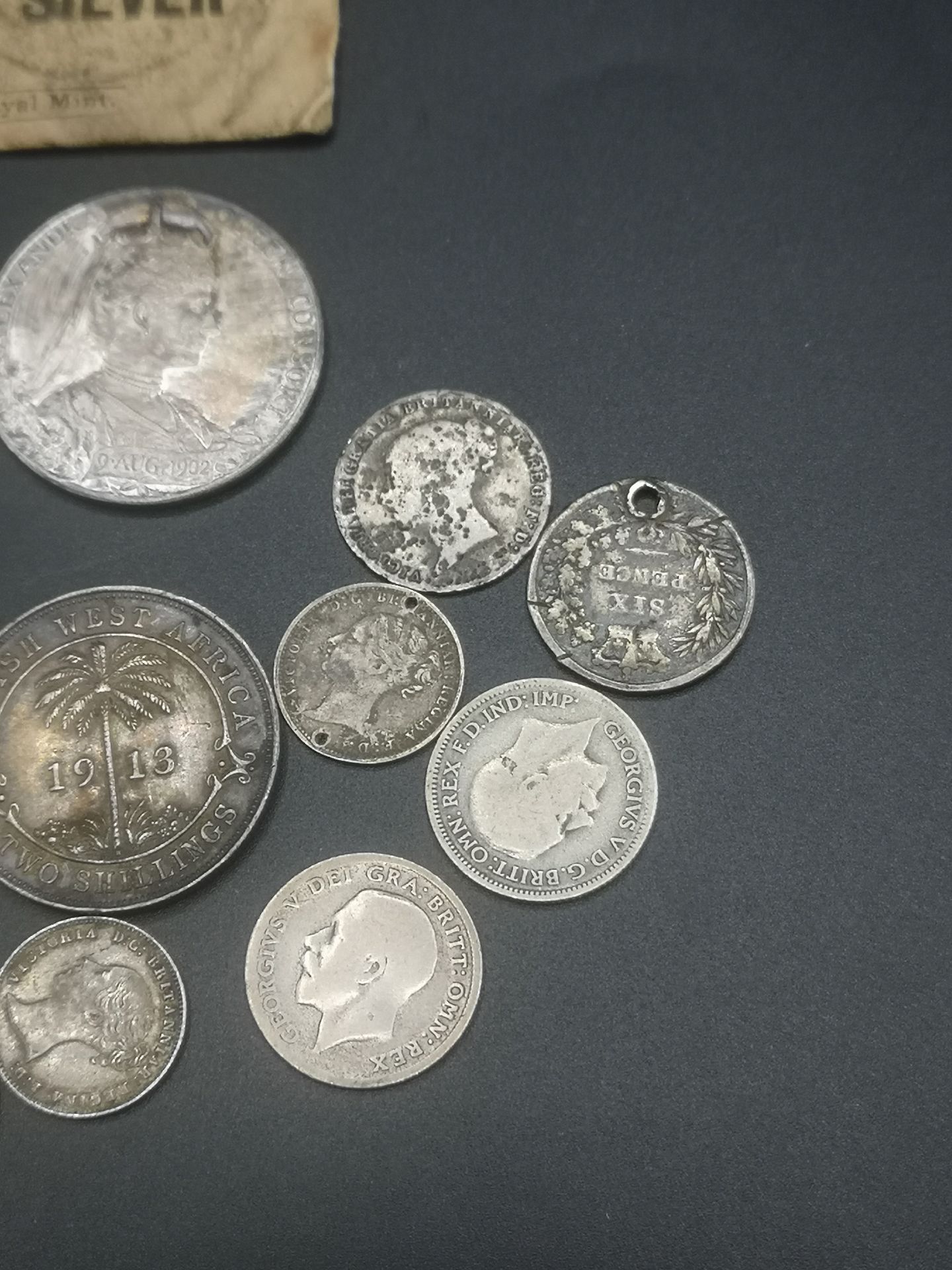 A collection of Victorian, Edwardian, and Georgian silver coins and a medal - Image 5 of 6