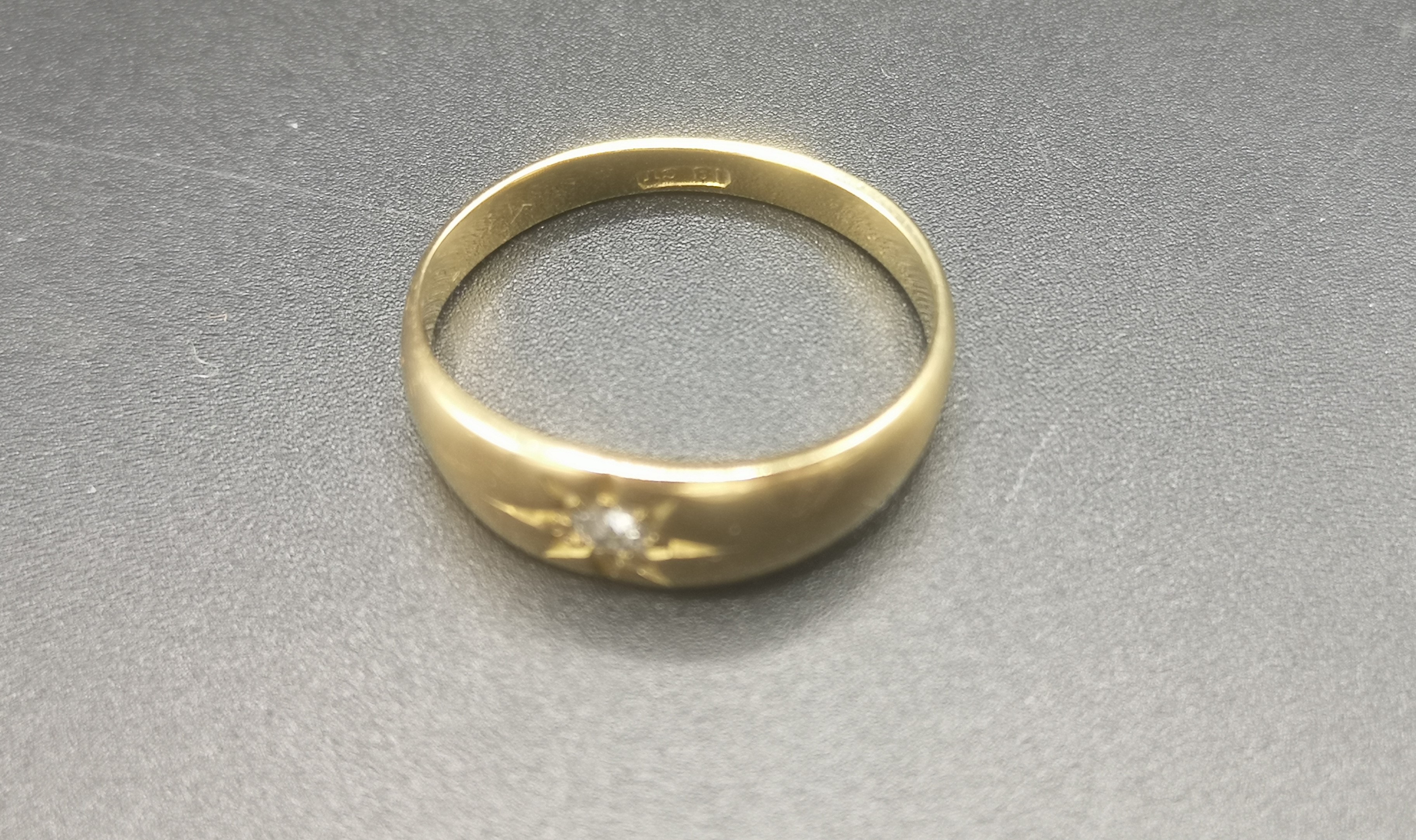 18ct gold and diamond gypsy ring - Image 3 of 5