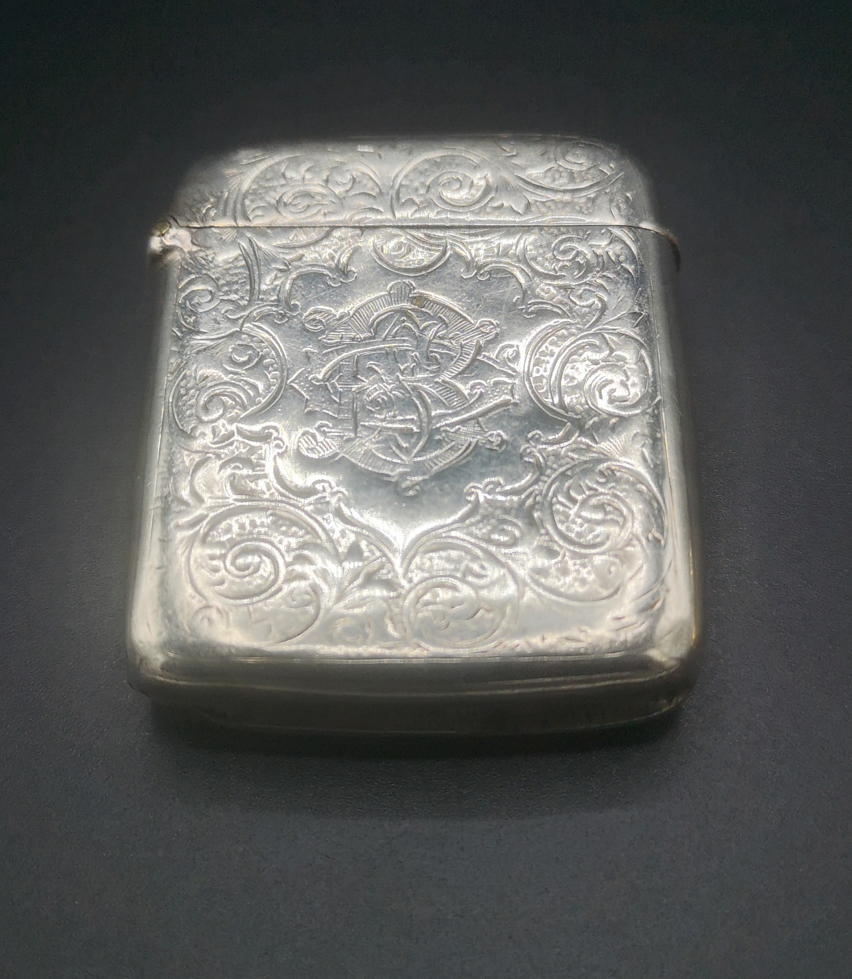 Silver vesta case, Dupont lighter and a gold coloured lighter case - Image 3 of 10