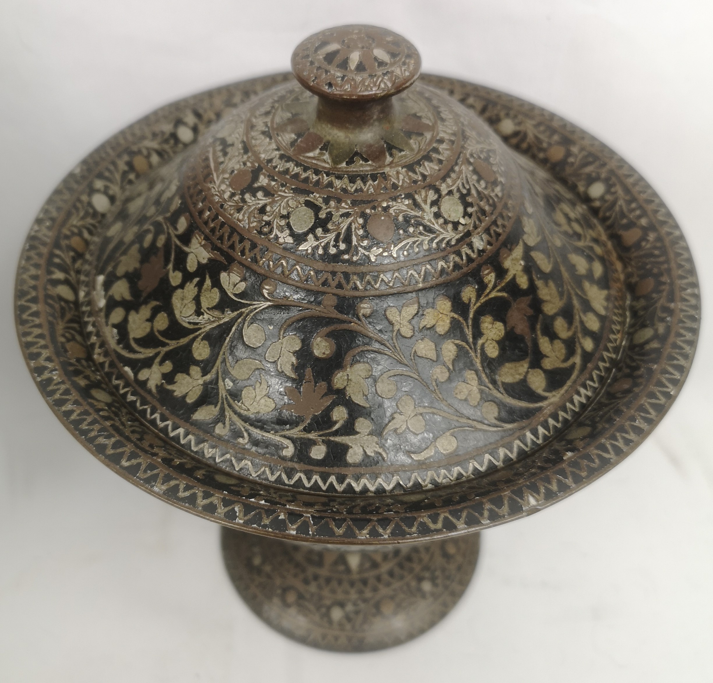 Middle Eastern brass bowl and white metal lidded dish - Image 4 of 5