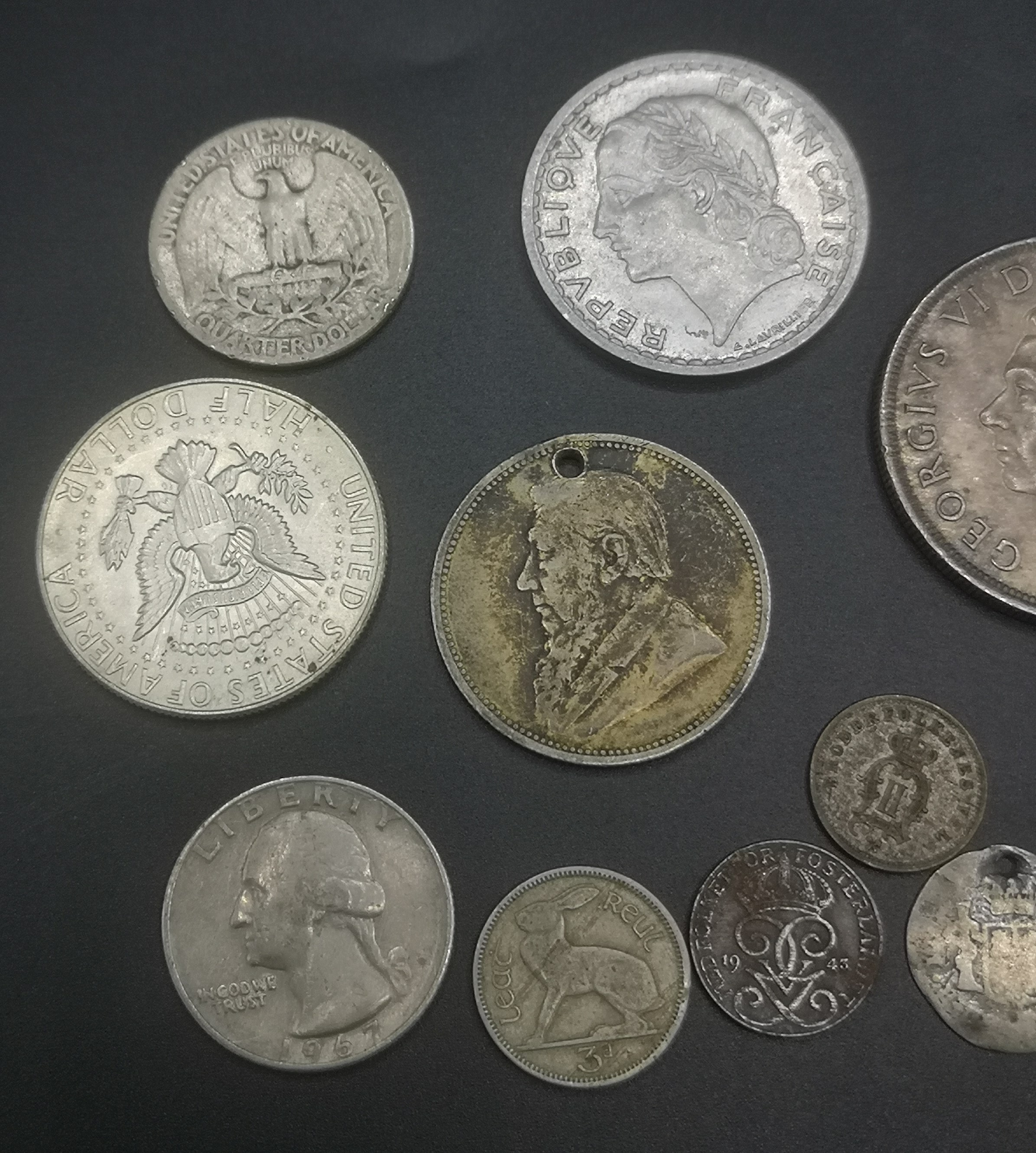 A collection of foreign coins - Image 10 of 10