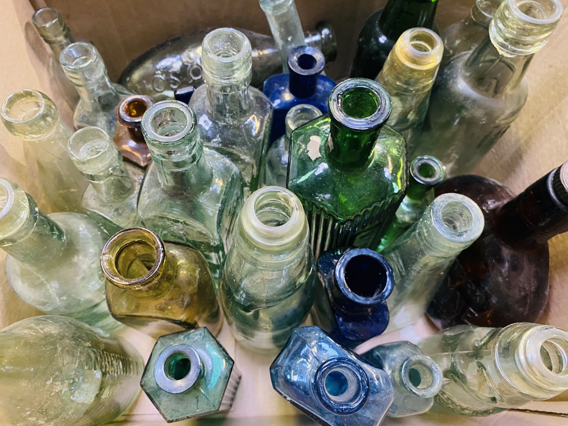 Quantity of glass bottles - Image 3 of 7