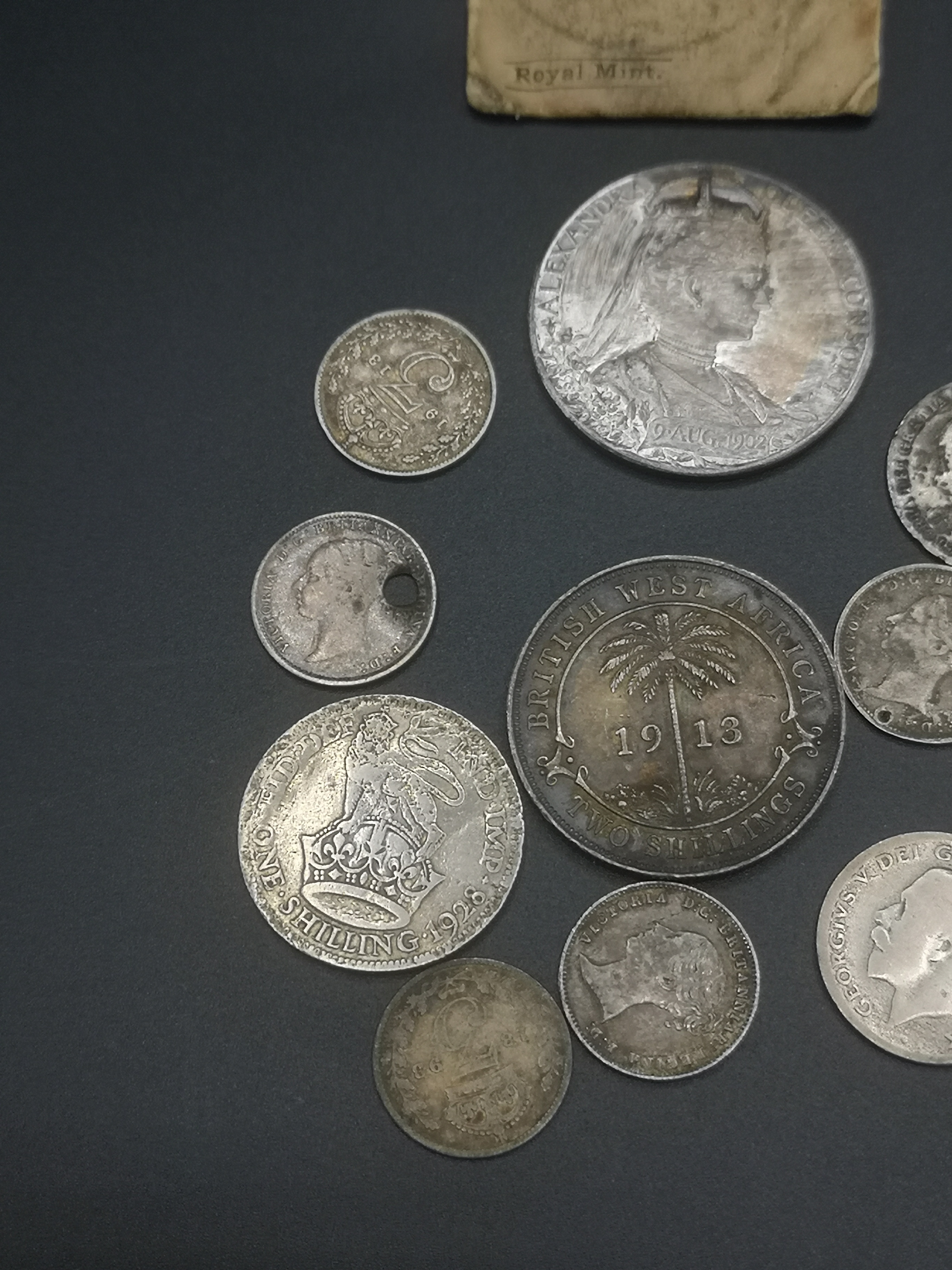 A collection of Victorian, Edwardian, and Georgian silver coins and a medal - Image 4 of 6