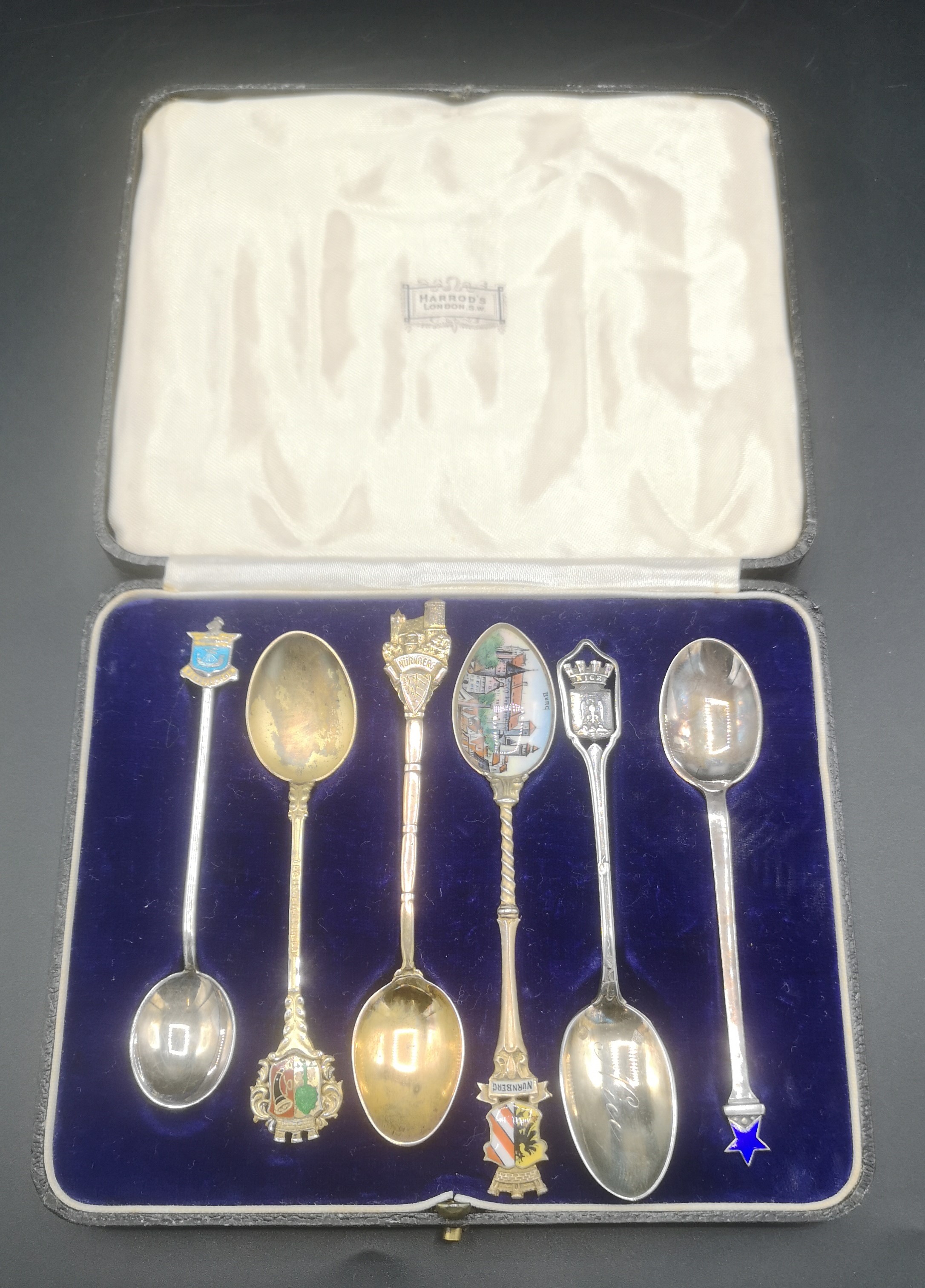 Twelve silver and white metal souvenir spoons - Image 4 of 9