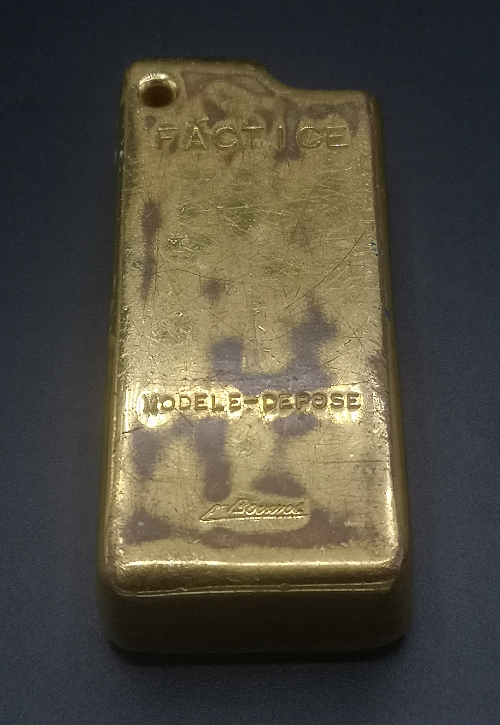 Silver vesta case, Dupont lighter and a gold coloured lighter case - Image 7 of 10