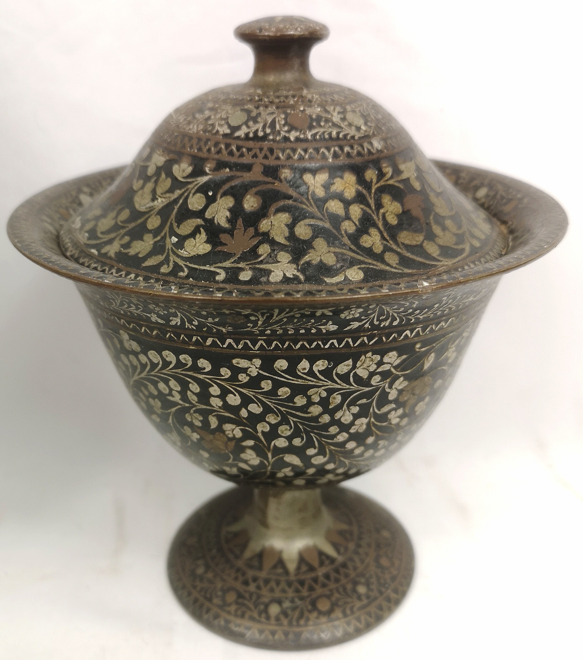 Middle Eastern brass bowl and white metal lidded dish - Image 5 of 5