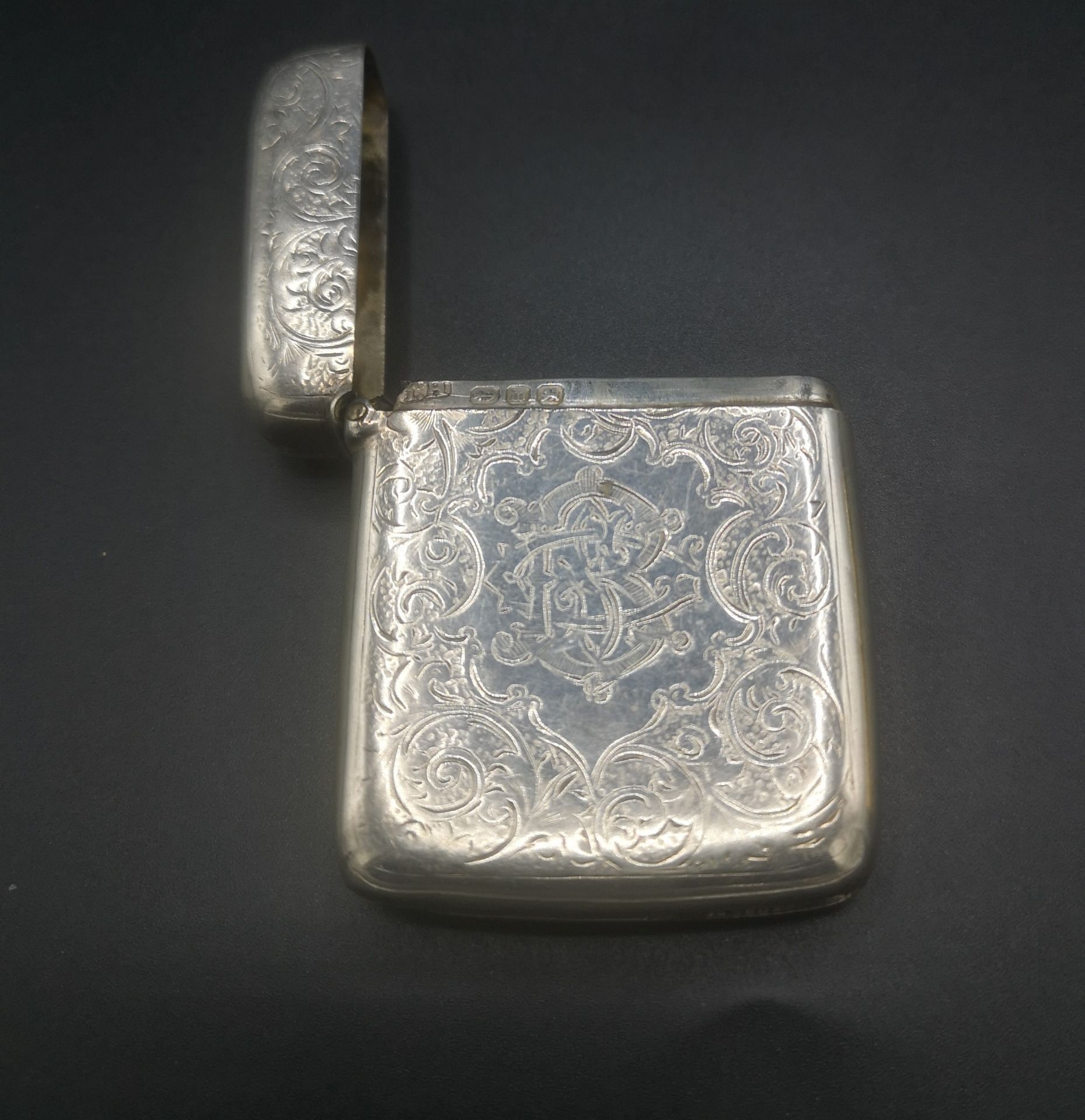 Silver vesta case, Dupont lighter and a gold coloured lighter case - Image 4 of 10