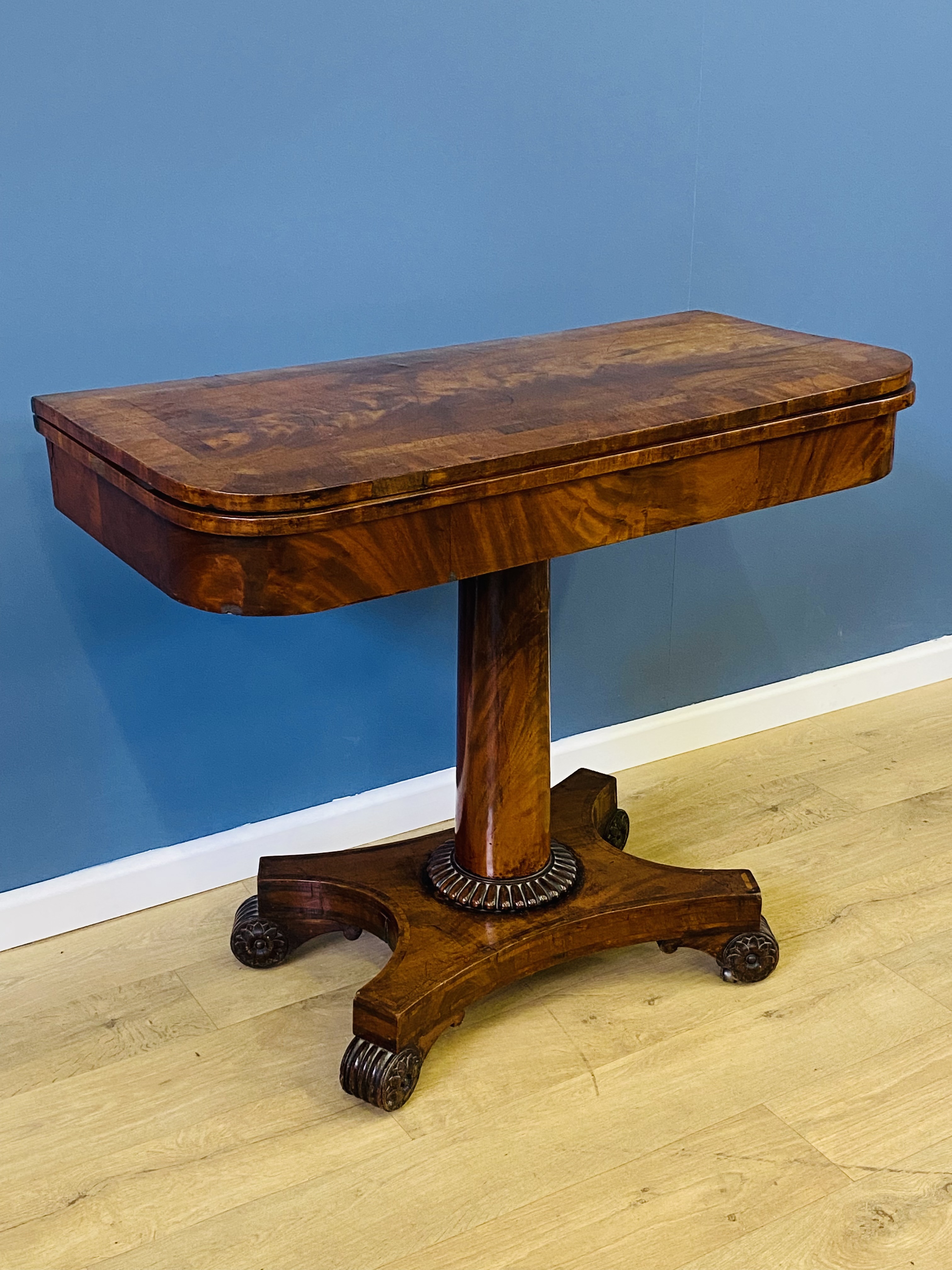 Victorian swivel top card table - Image 3 of 5