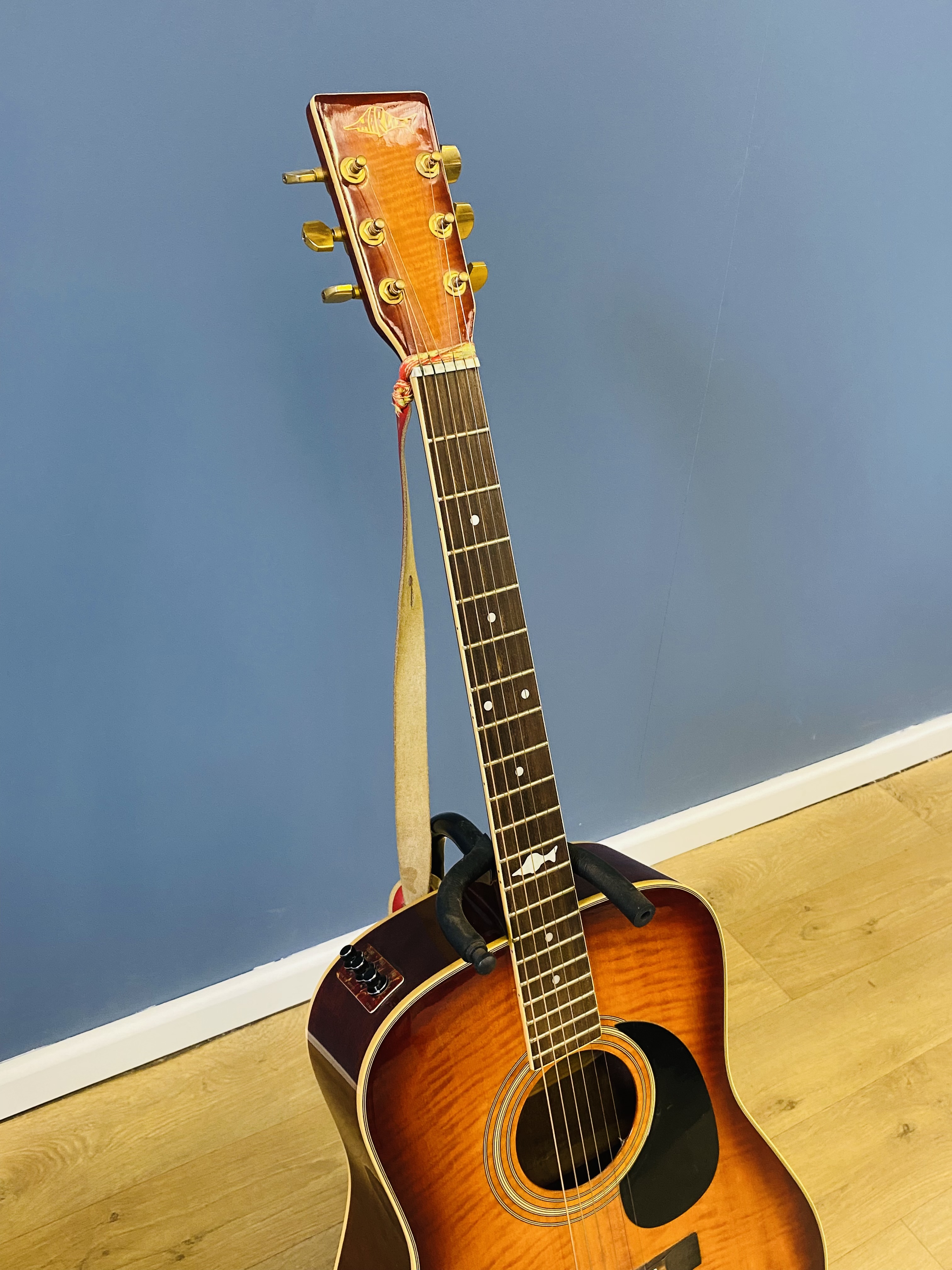 Marlin MF27E semi acoustic guitar in hard case - Image 4 of 6