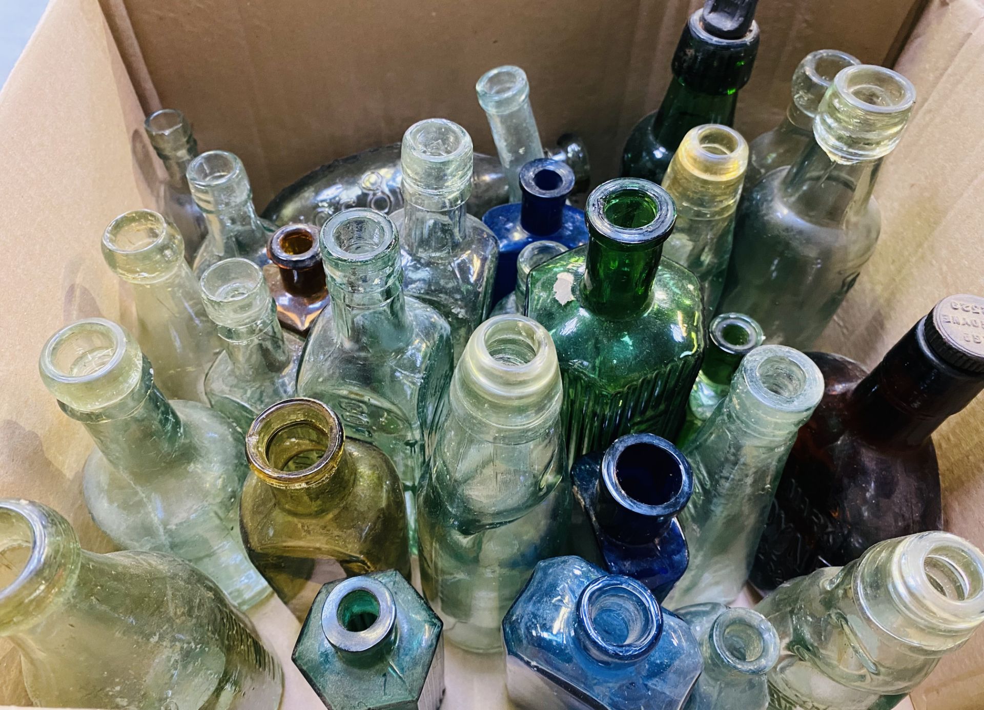 Quantity of glass bottles