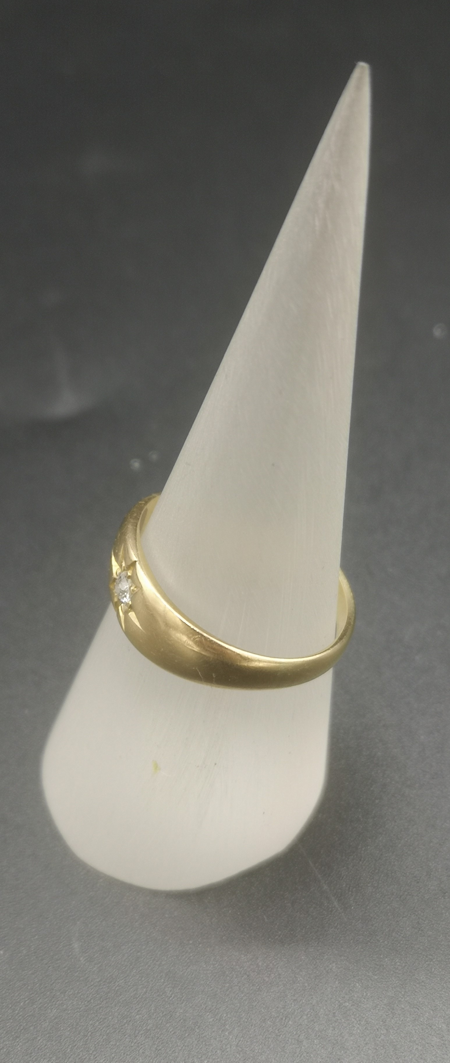 18ct gold and diamond gypsy ring - Image 2 of 5