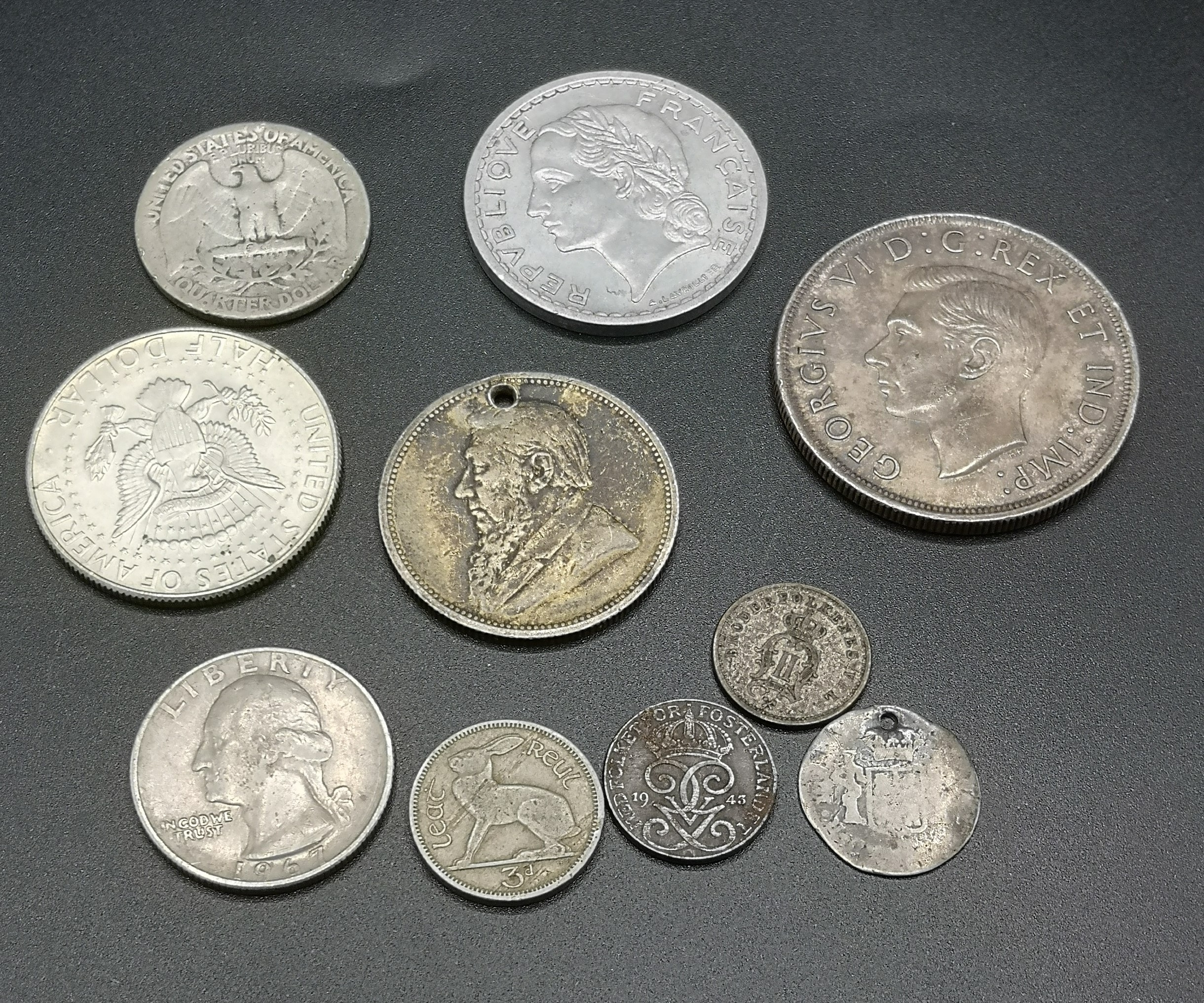 A collection of foreign coins - Image 7 of 10