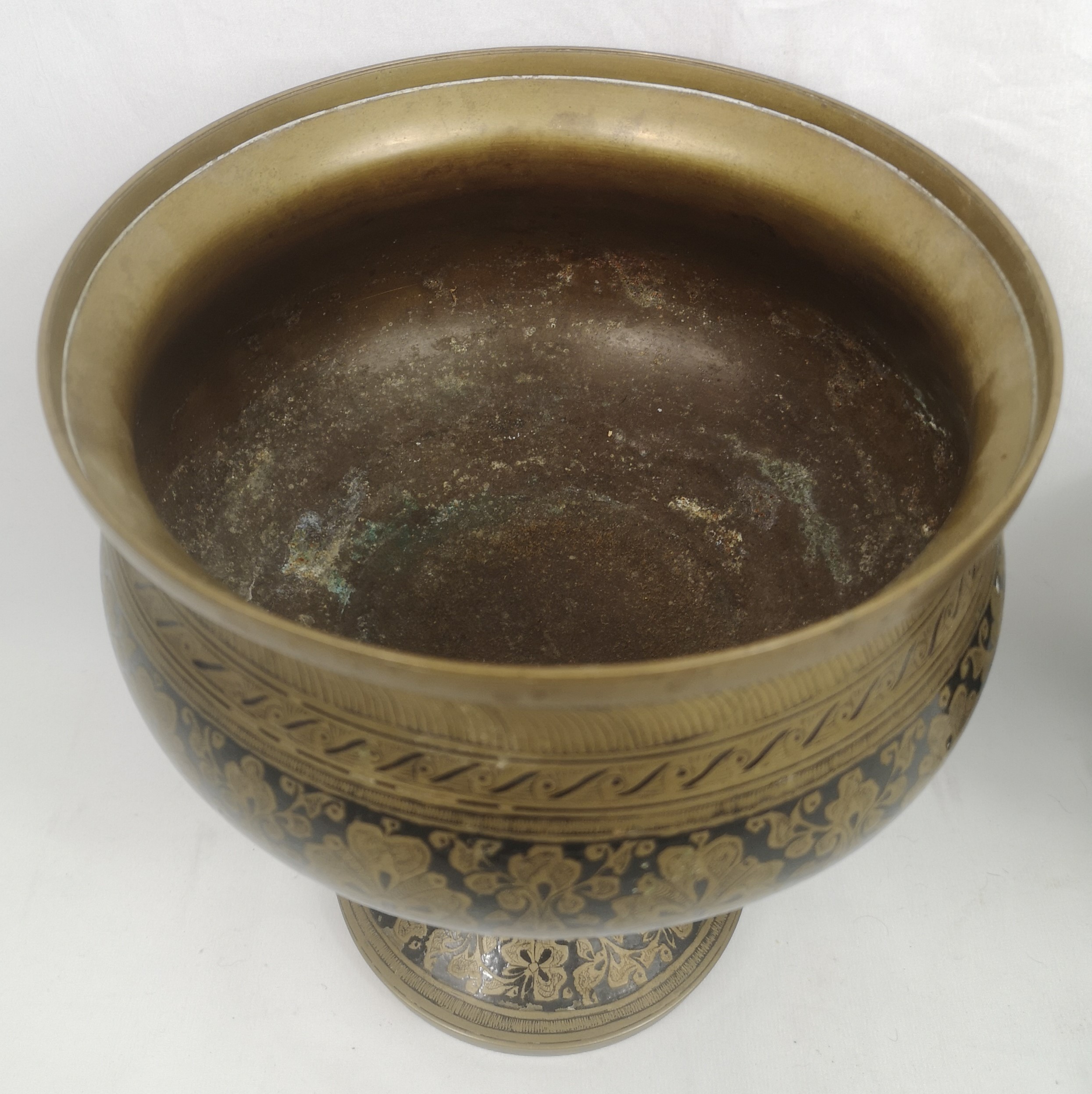 Middle Eastern brass bowl and white metal lidded dish - Image 3 of 5