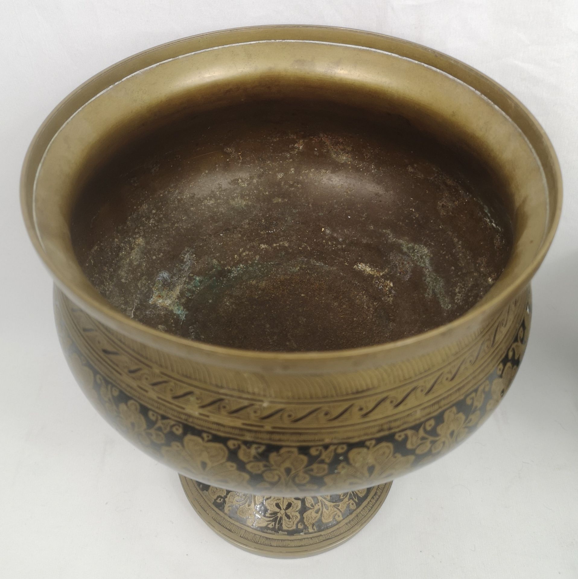 Middle Eastern brass bowl and white metal lidded dish - Image 3 of 5