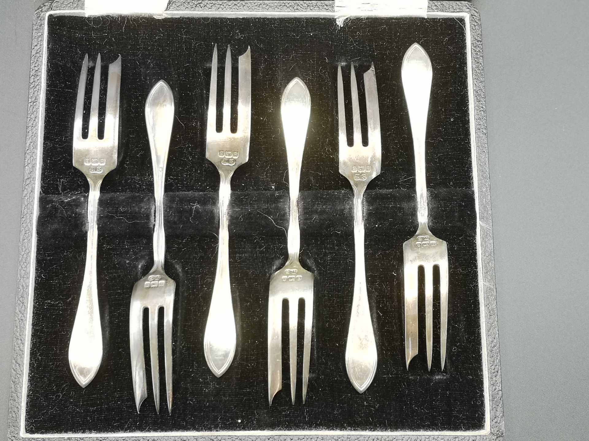 Boxed set of six silver cake forks - Image 3 of 4