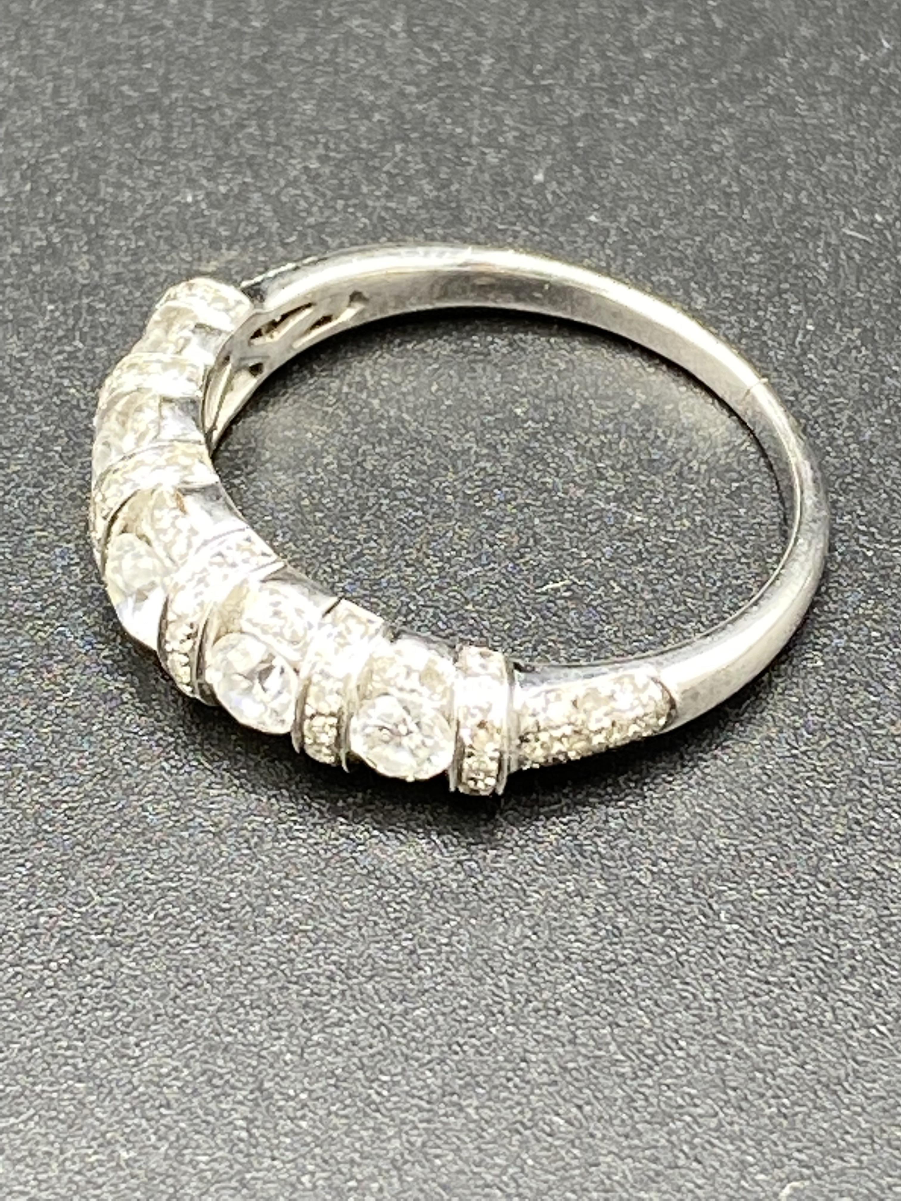 White gold ring set with five diamonds - Image 4 of 5