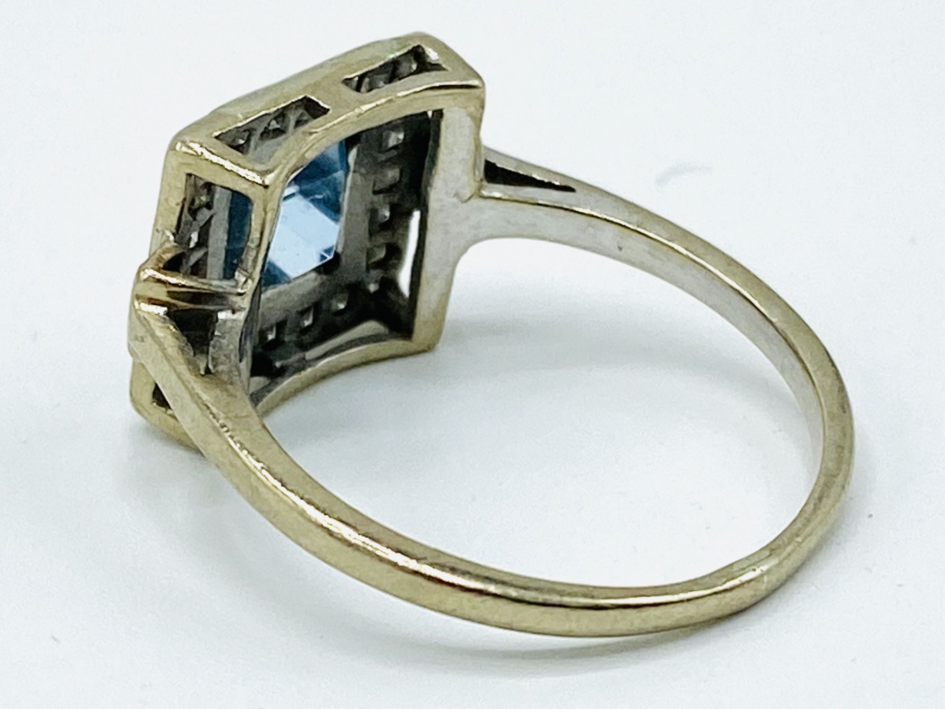 18ct Art Deco white gold, aquamarine and diamond ring - Image 4 of 5