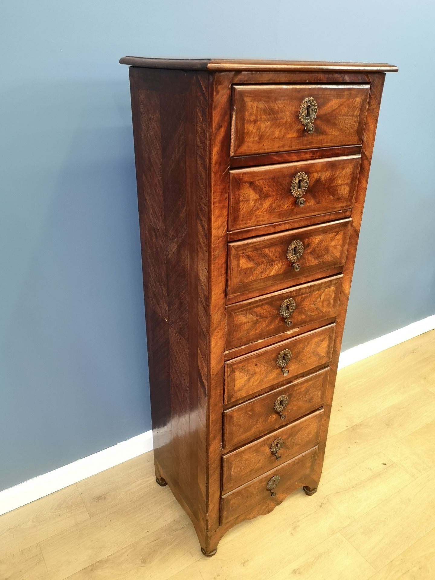 Mahogany veneer chest of eight drawers - Image 4 of 4