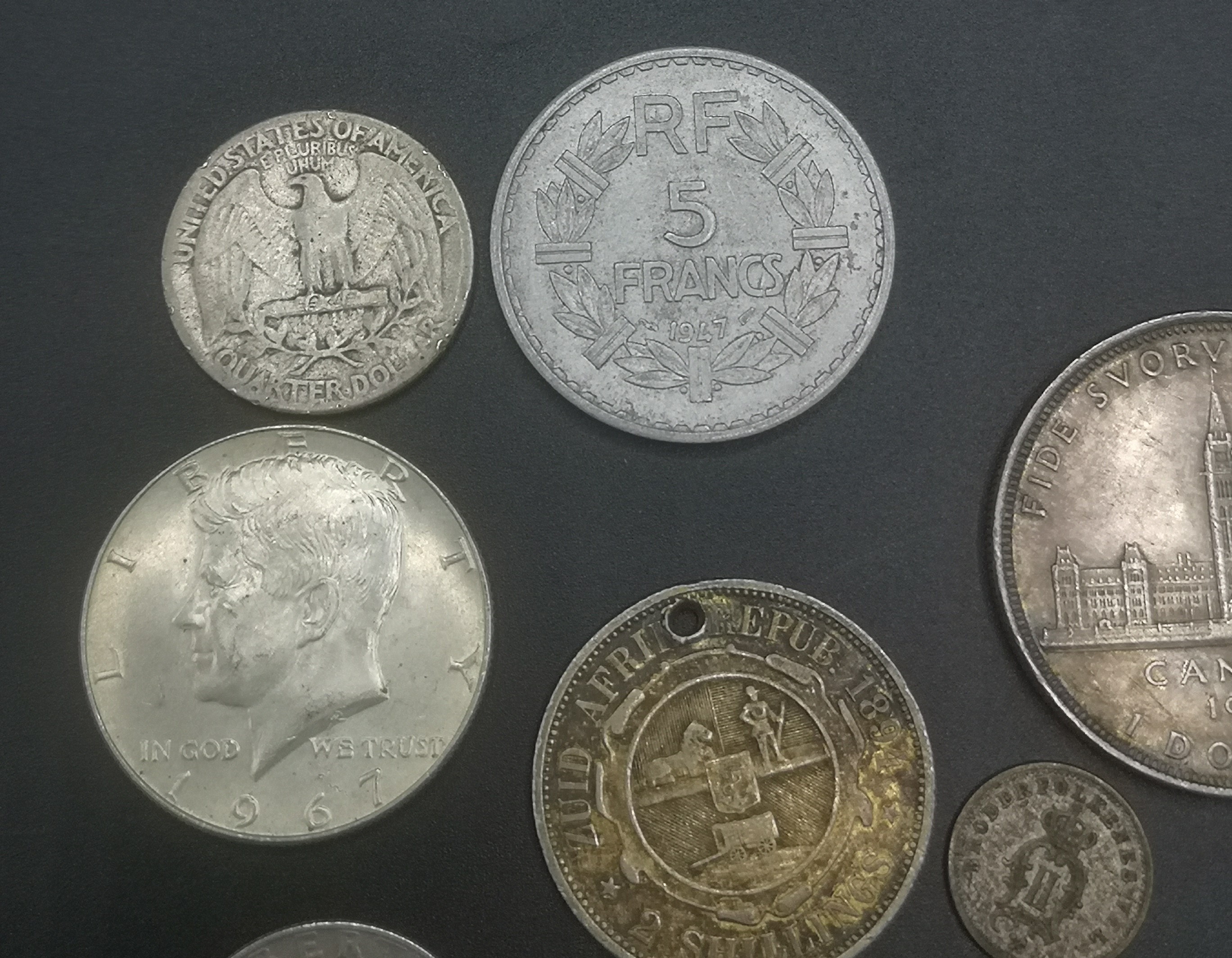 A collection of foreign coins - Image 3 of 10