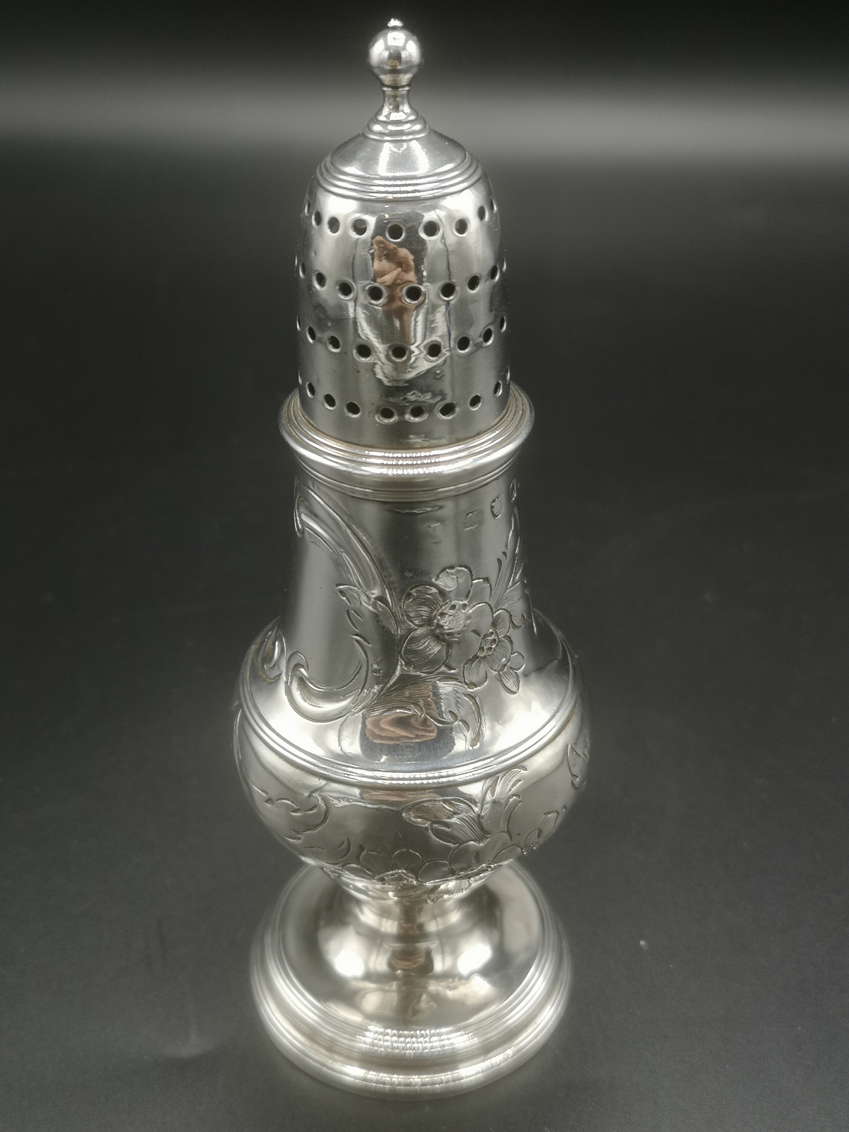 Georgian silver sugar caster - Image 2 of 4