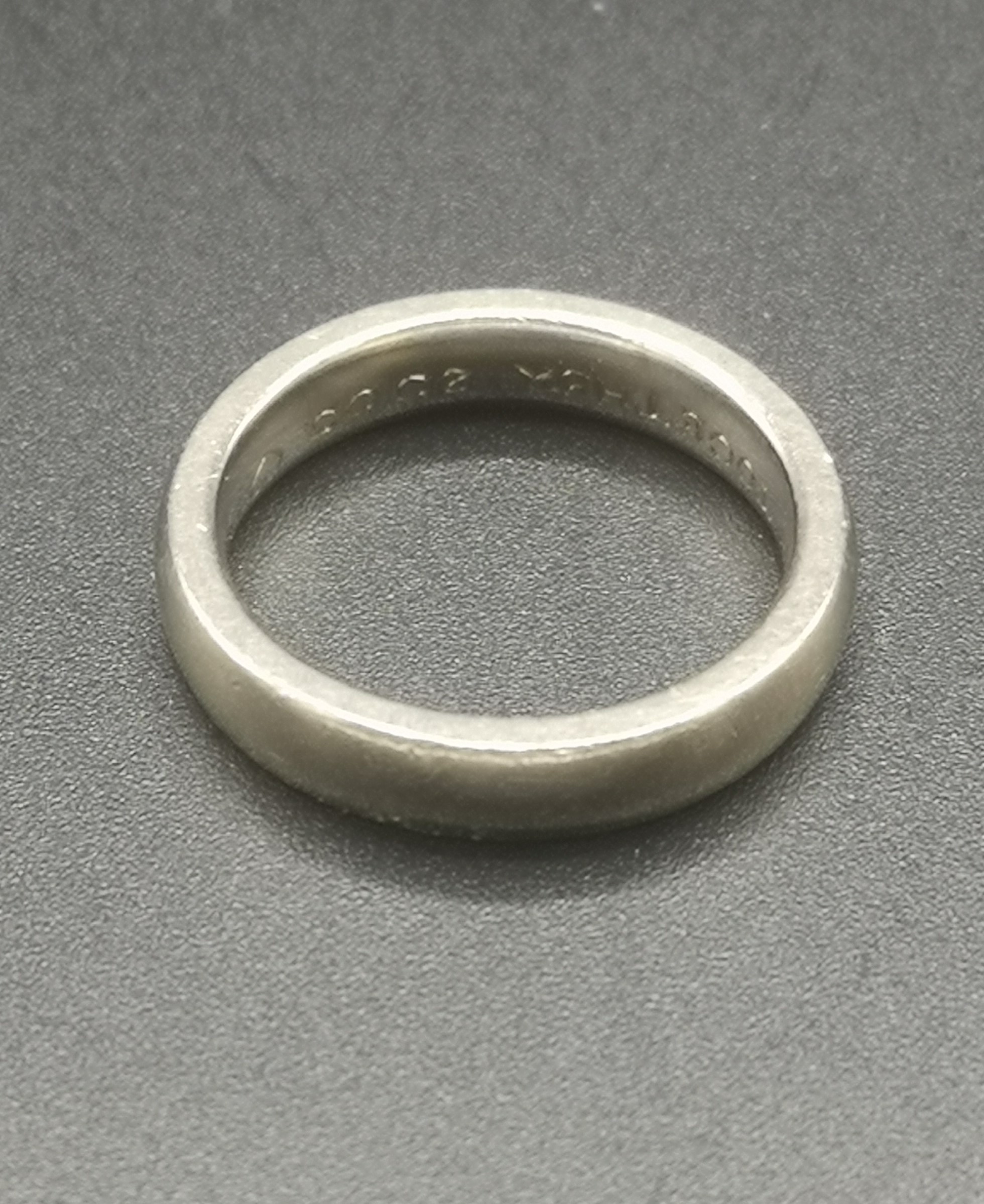 18ct gold band - Image 5 of 5