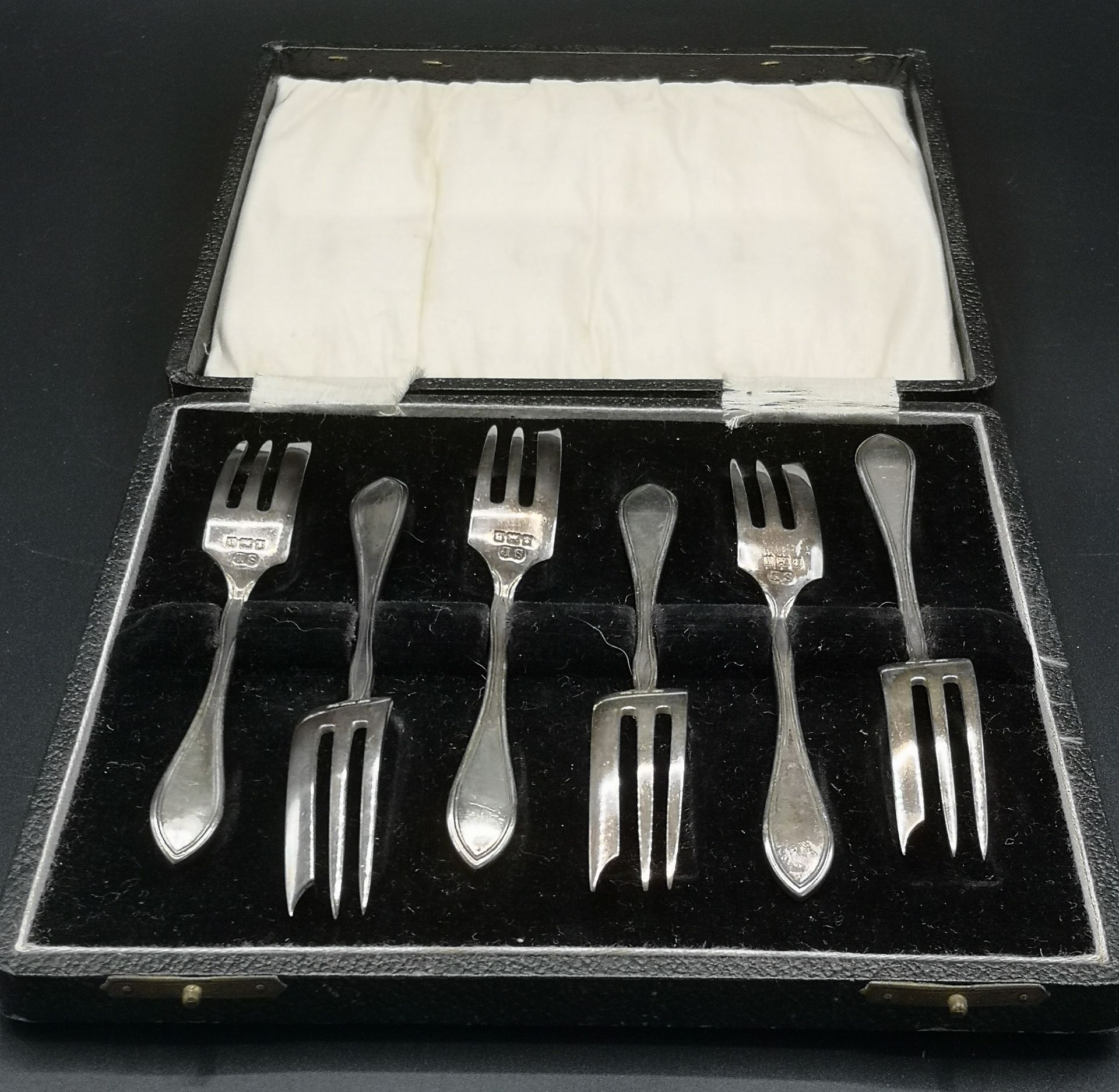 Boxed set of six silver cake forks - Image 4 of 4