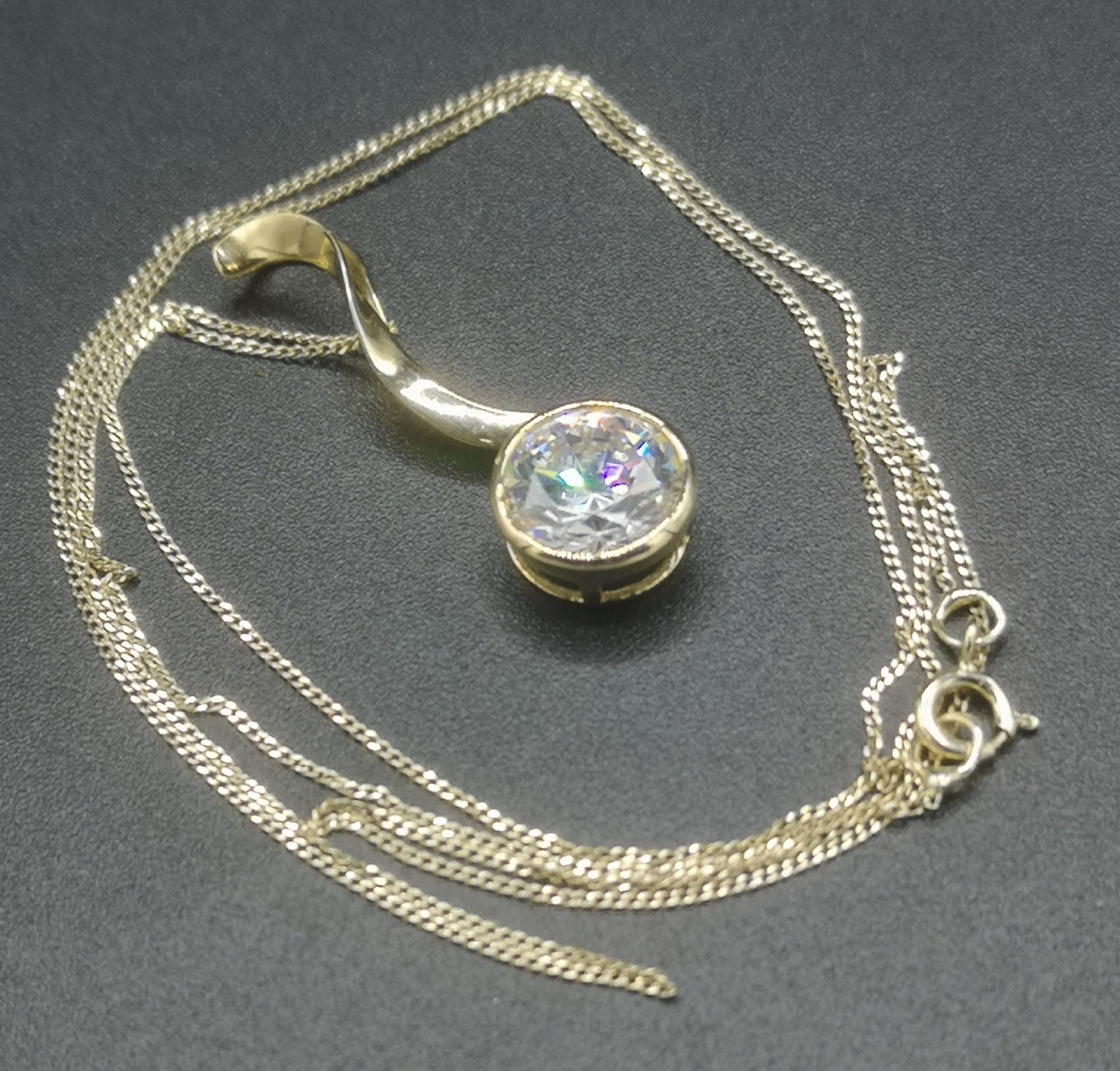 9ct gold necklace with 14ct gold pendant - Image 4 of 4