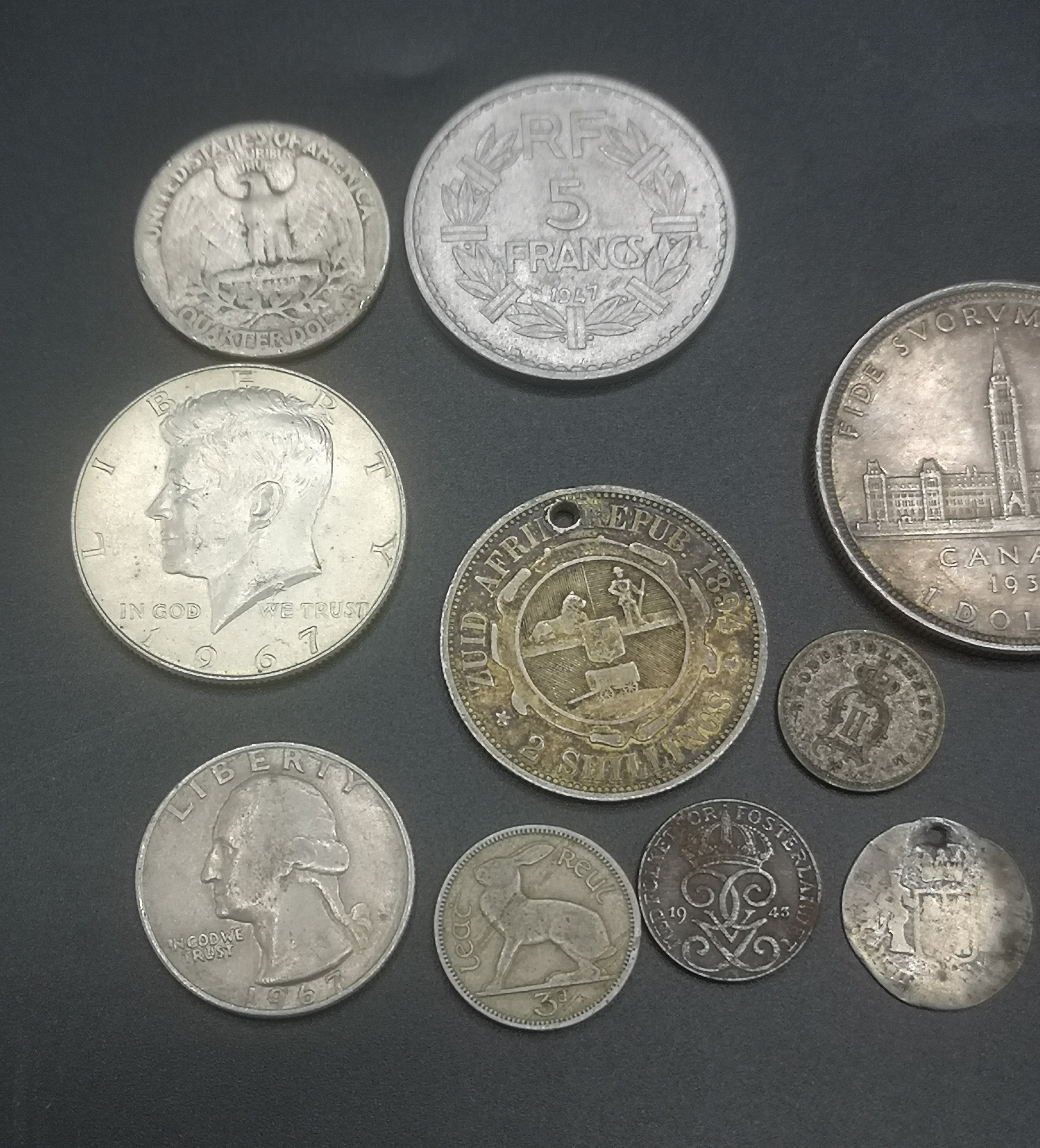 A collection of foreign coins - Image 4 of 10