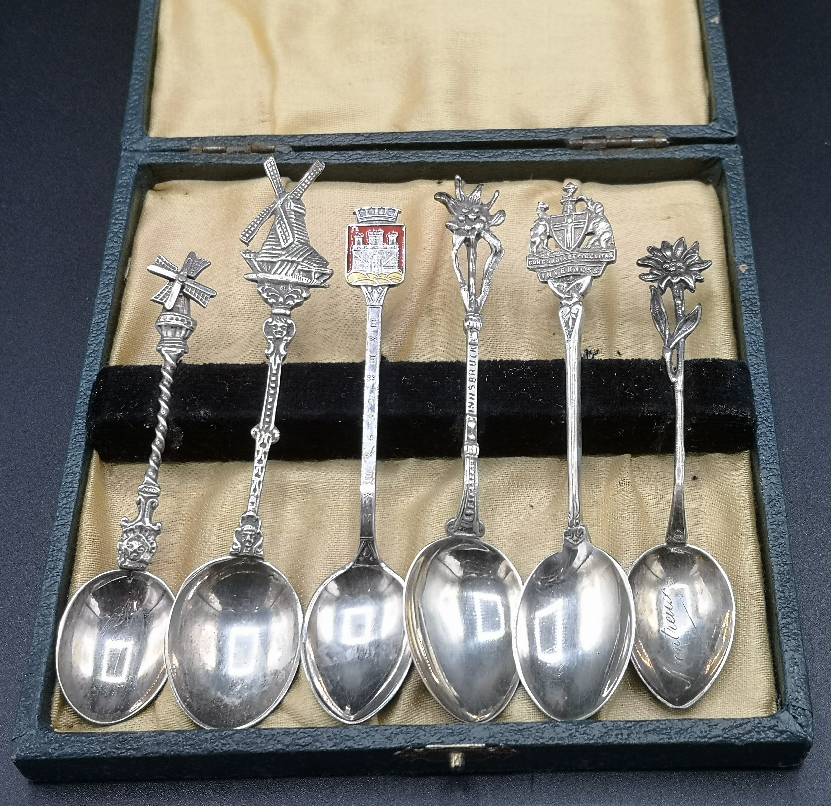 Twelve silver and white metal souvenir spoons - Image 9 of 9