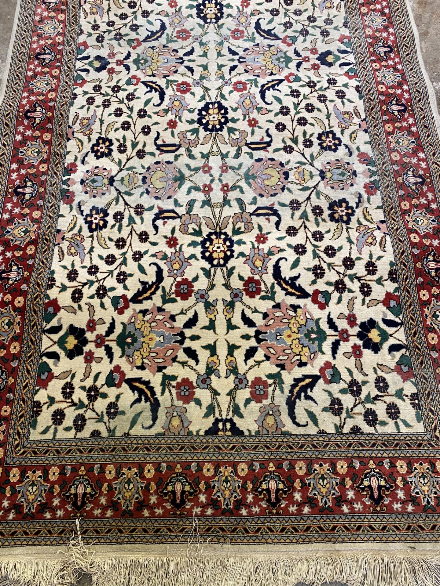 Cream ground wool rug - Image 4 of 4